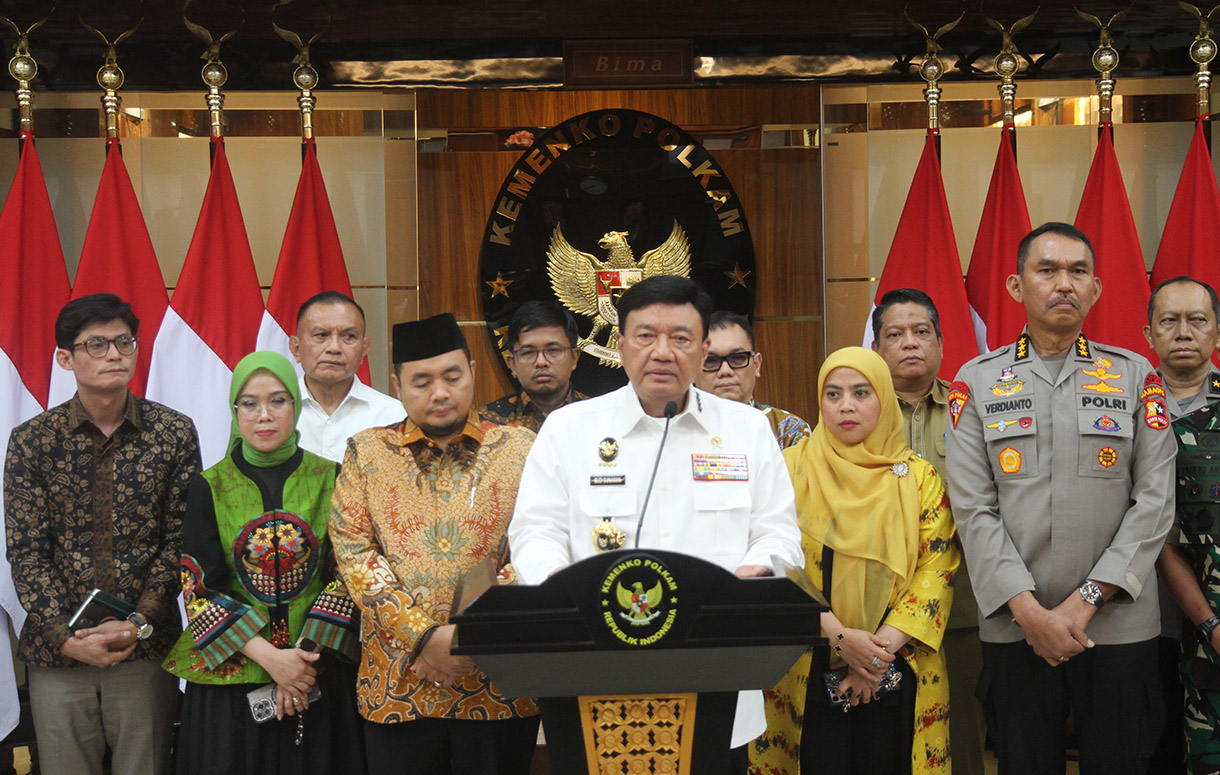 Menko Polhukam Budi Gunawan memberikan konferensi press usai rapat kordinasi Bersama KPU RI di Gedung Utama Kantor Kemenko Polhukam, Jakarta, Senin (25/11/2024).(BeritaNasional.com/Oke Atmaja)