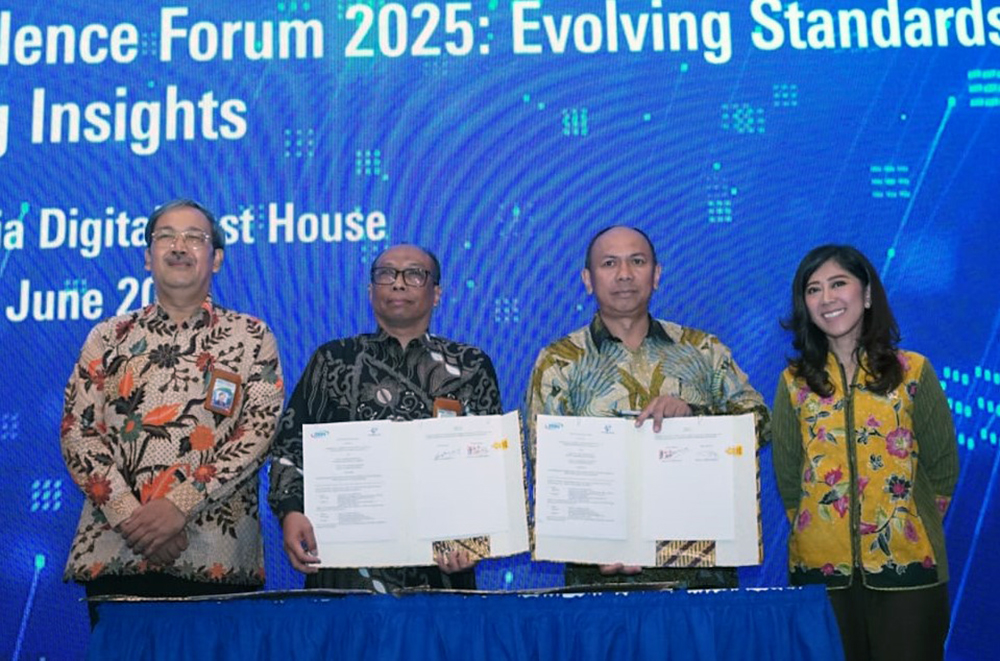 Menkomdigi Hadiri Seminar EMC Excellence Forum Menteri Komunikasi dan Digital Meutya Hafid hadir menjadi pembicara Seminar EMC Excellence Forum 2025: Evolving Standards and Testing Insights. (BeritaNasional/Elvis Sendouw/HO Hms Komdigi)
