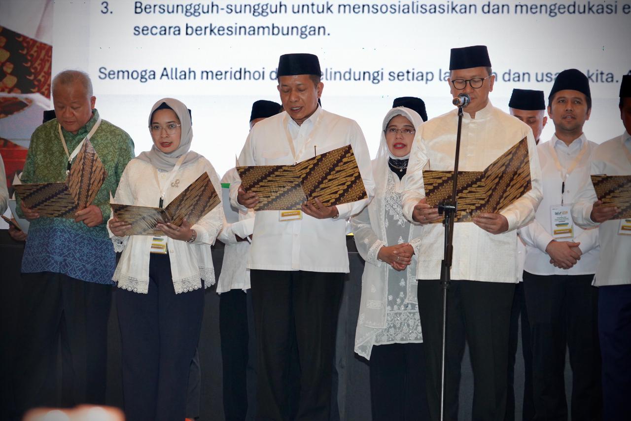 Menteri Koperasi (Menkop) Ferry Juliantono ditetapkan sebagai Ketua Harian MES mendampingi Ketua Umum MES Rosan P. Roeslani. (BeritaNasional/Elvis/HO Hms Menkop)