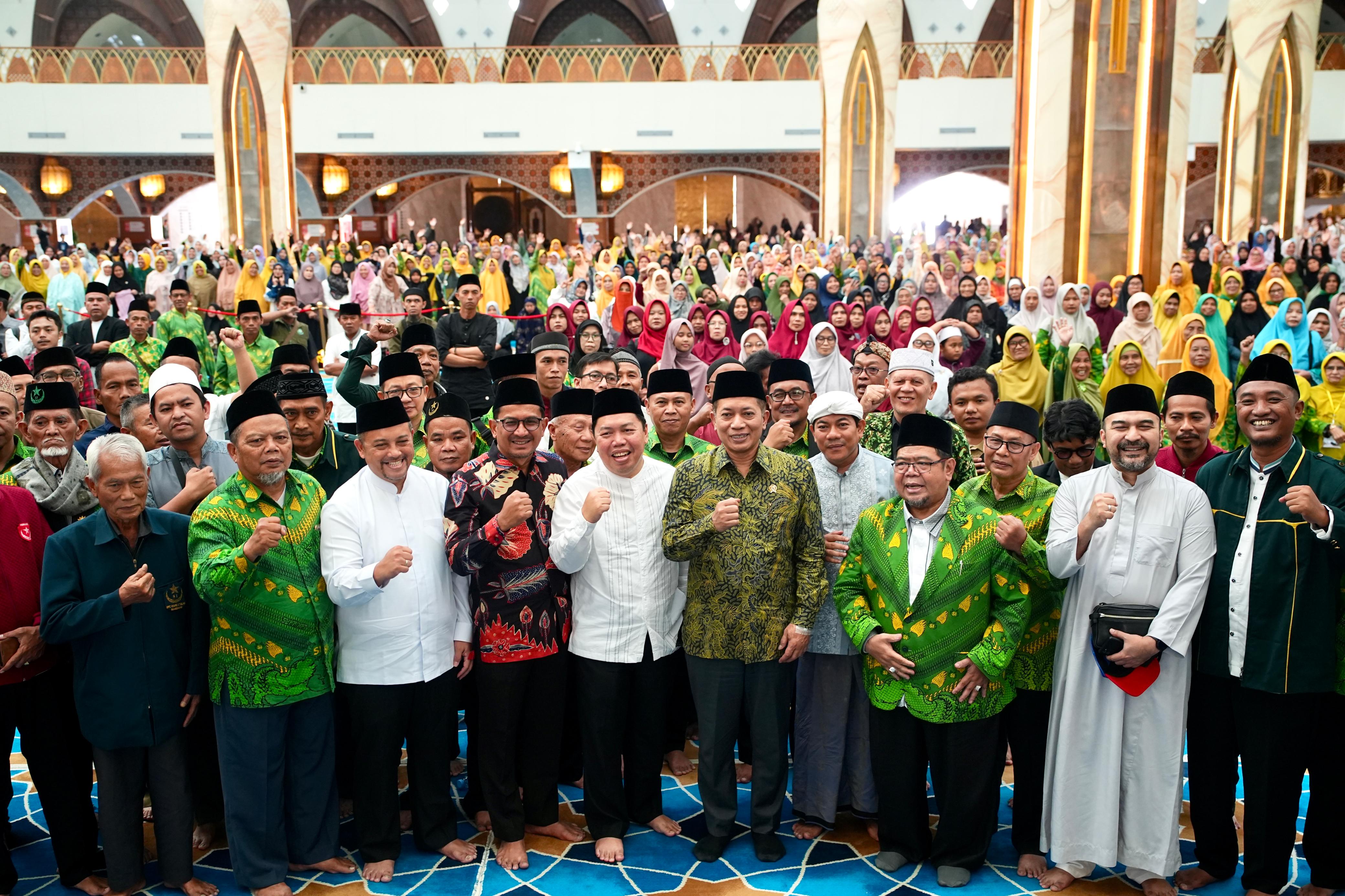 Menteri Koperasi (Menkop) Ferry Juliantono menghadiri Halalbihalal Syarikat Islam Jawa Barat.  (BeritaNasional/Elvis Sendouw/HO Hms Menkop)