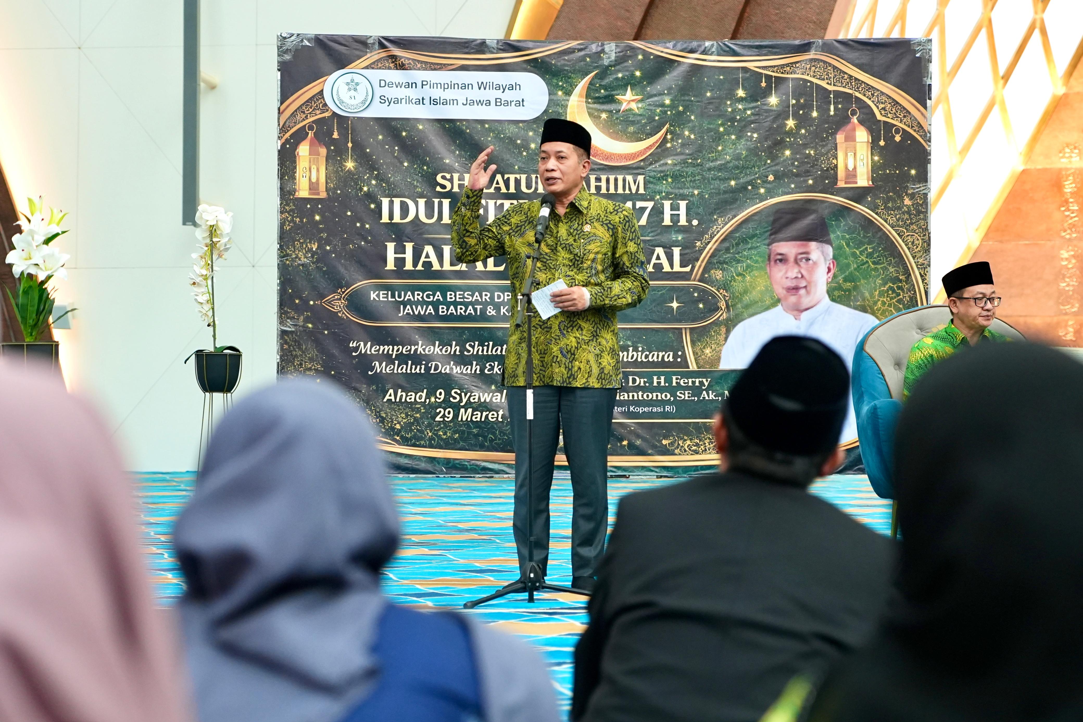 Menteri Koperasi (Menkop) Ferry Juliantono menghadiri Halalbihalal Syarikat Islam Jawa Barat.  (BeritaNasional/Elvis Sendouw/HO Hms Menkop)
