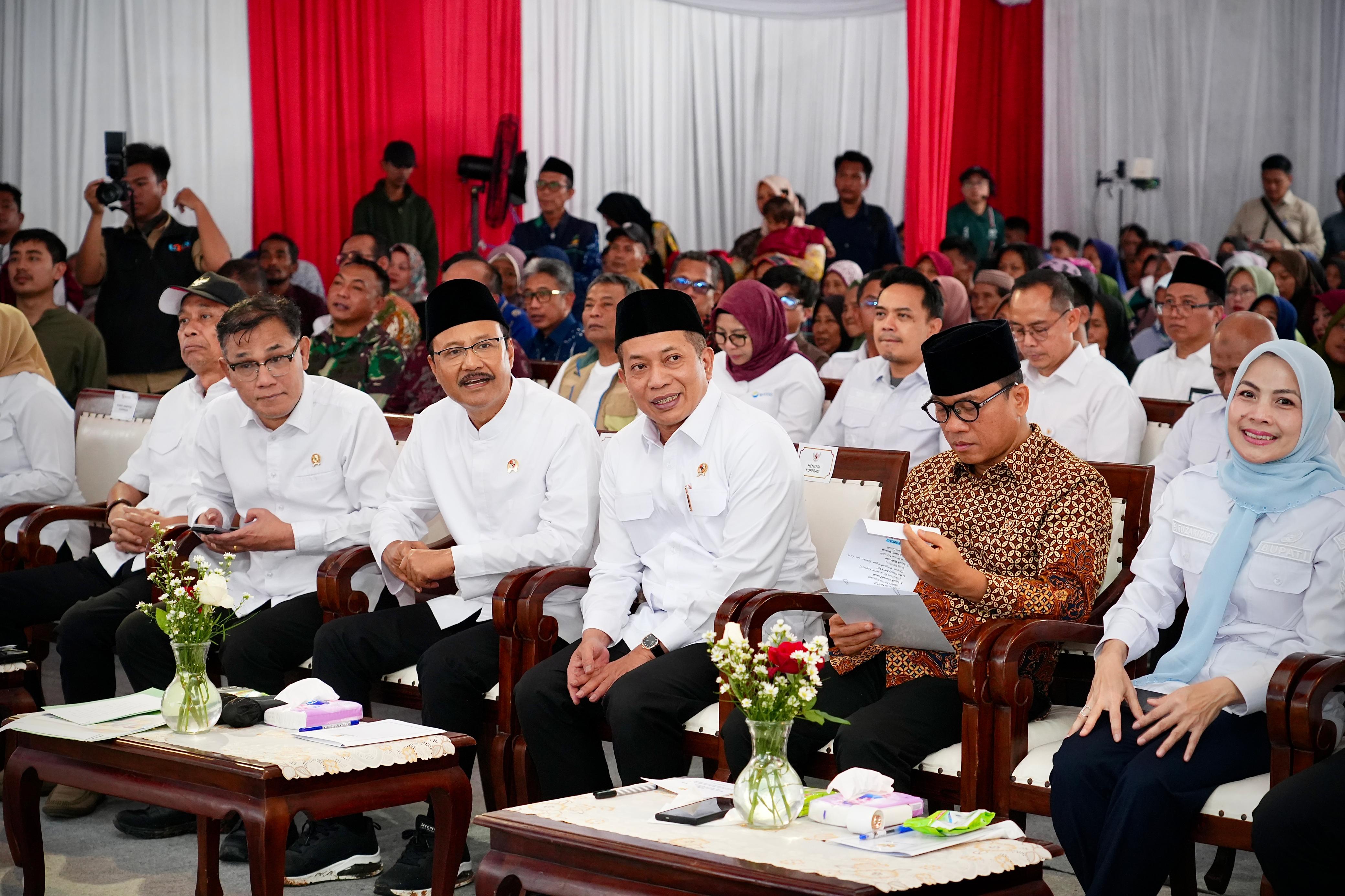 Kolaborasi Koperasi Desa Merah Putih Dengan Program Keluarga Harapan di Kopdes Merah Putih Ranjeng Kecamatan Ciruas Kabupaten Serang. (BeritaNasional/Elvis/HO Menkop)