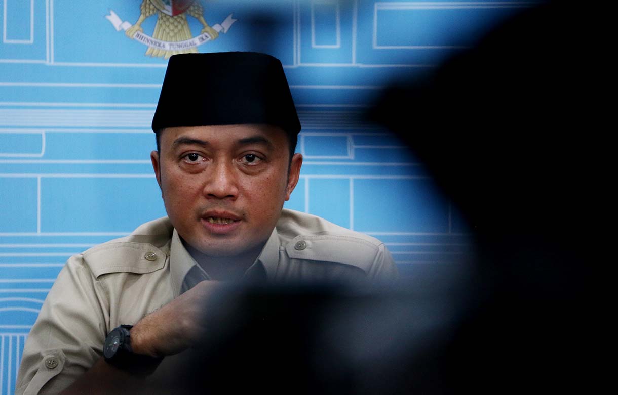 Menteri Sekretaris Negara Prasetyo Hadi berbincang dengan wartawan Istana Kepresidenan di ruang Wartawan, Jakarta, Jumat (19/9/2025).  (Beritanasional.com/Oke Atmaja)