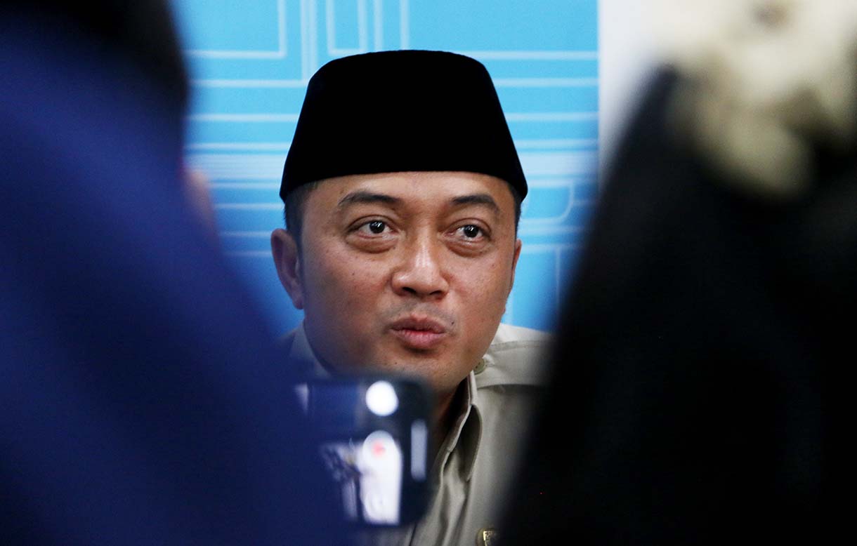 Menteri Sekretaris Negara Prasetyo Hadi berbincang dengan wartawan Istana Kepresidenan di ruang Wartawan, Jakarta, Jumat (19/9/2025).  (Beritanasional.com/Oke Atmaja)