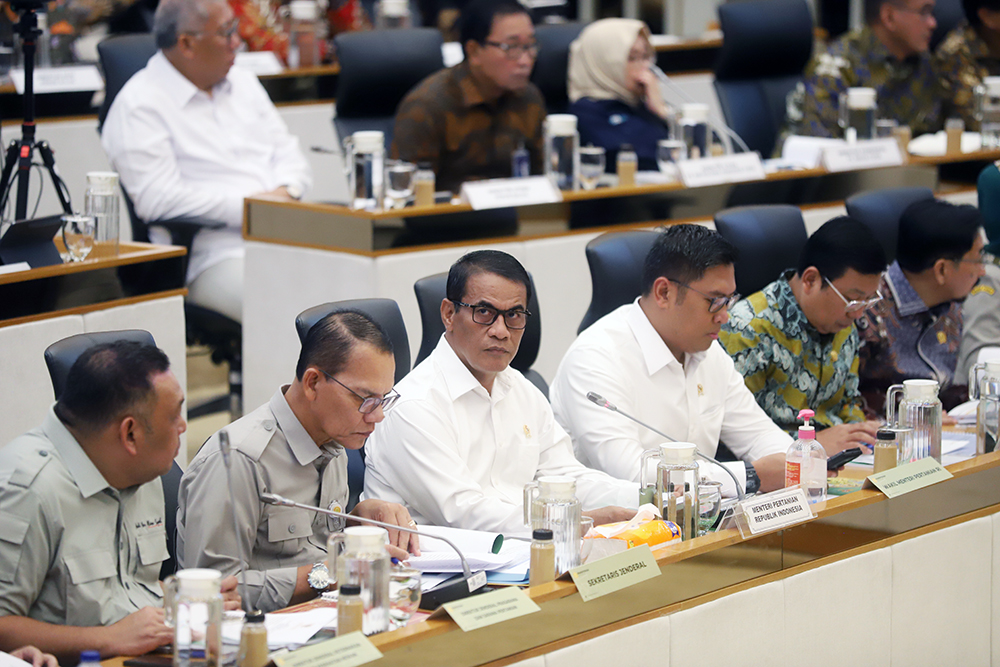 Mentan saat mengikuti rapat kerja bersama komisi IV bahas kinerja dan program makanan bergizi. (BeritaNasional/Elvis Sendouw)