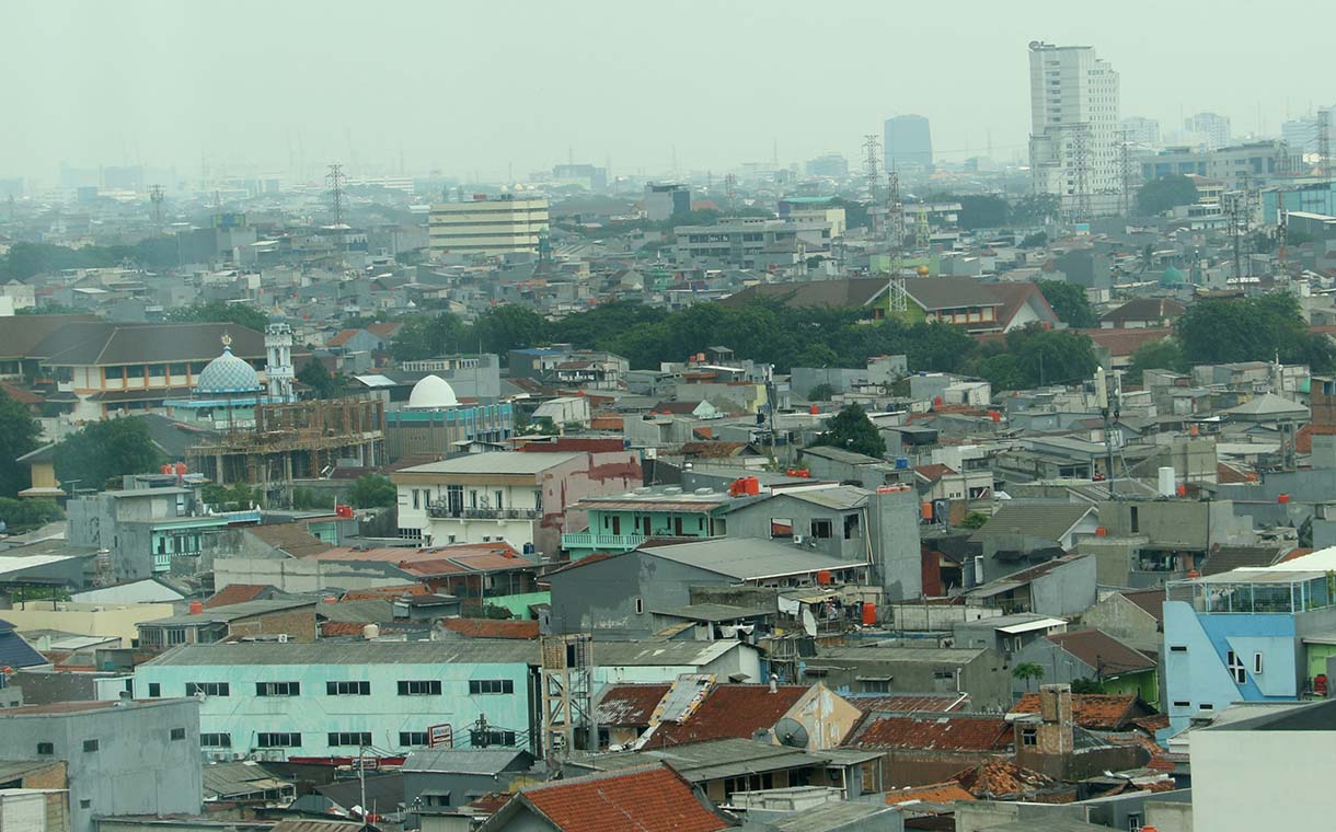 Foto udara kawasan permukiman padat penduduk di Kawasan Salemba,Jakarta, Senin (24/11/2025). (Beritanasional.com/Oke Atmaja)
