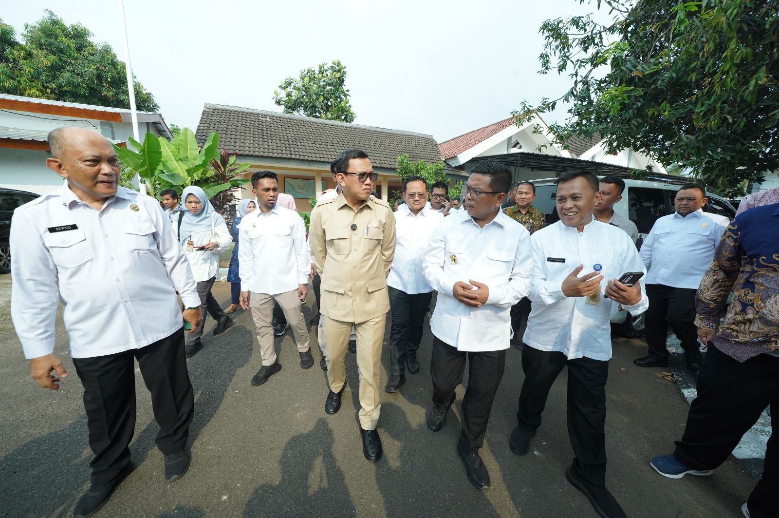 Menteri Karding Dorong Gubernur Andra Soni Manfaatkan 1,7 Juta Permintaan Kerja di Luar Negeri Menteri P2MI mengunjungi Balai Latihan Kerja Industri (BLKI) Banten.(BeritaNasional/Elvis Sendouw/HO Hms P2MI)