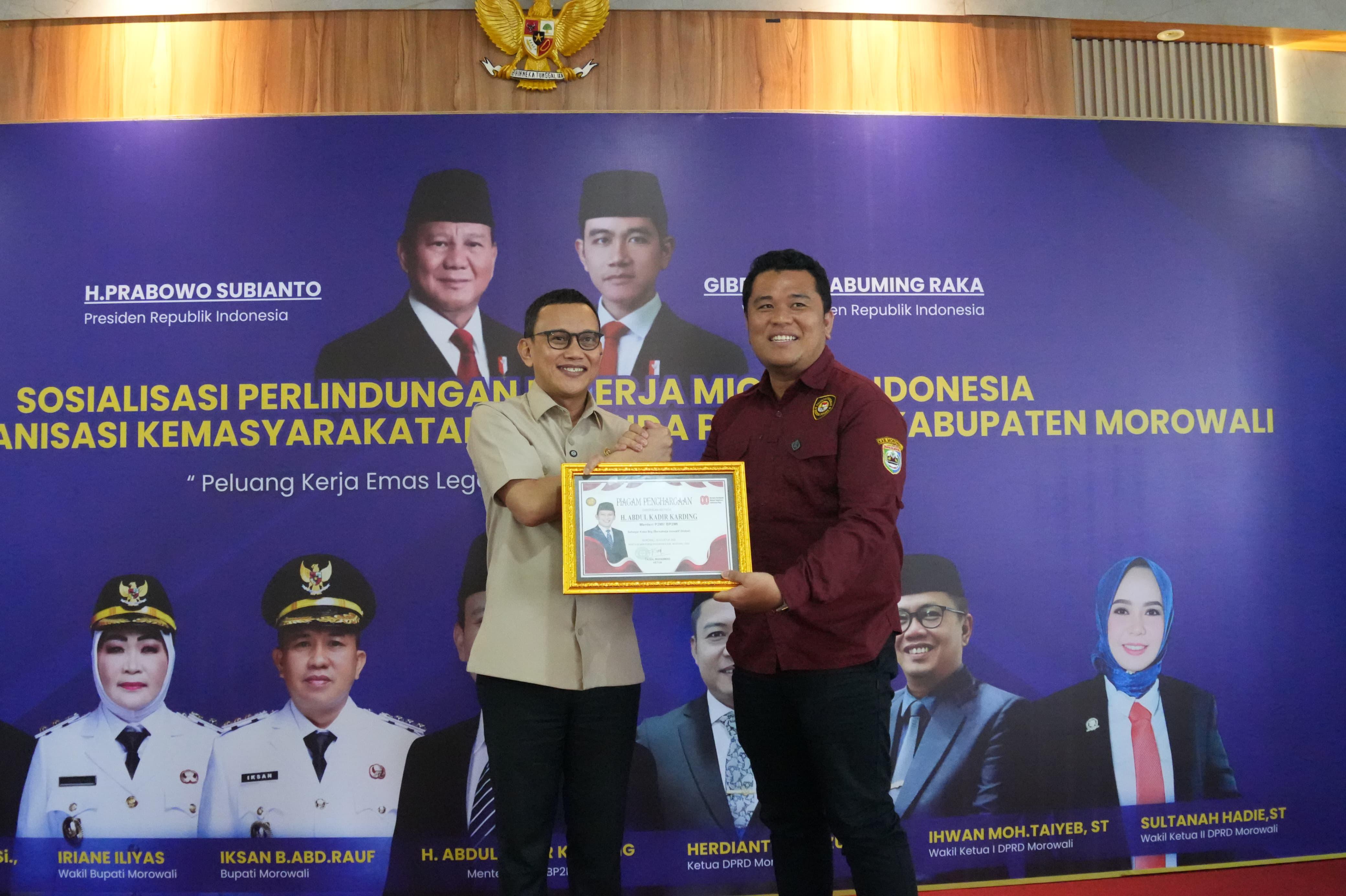 Menteri Karding Dorong Pembentukan Kelas Migran di Sekolah, Siapkan Generasi Siap Kerja ke Luar Negeri Menteri P2MI hadiri kegiatan Sosialisasi Pelindungan Pekerja Migran Indonesia bersama organisasi kemasyarakatan dan pemuda di Kabupaten Morowali. (BeritaNasional/Elvis Sendouw/HO Hms P2MIK)