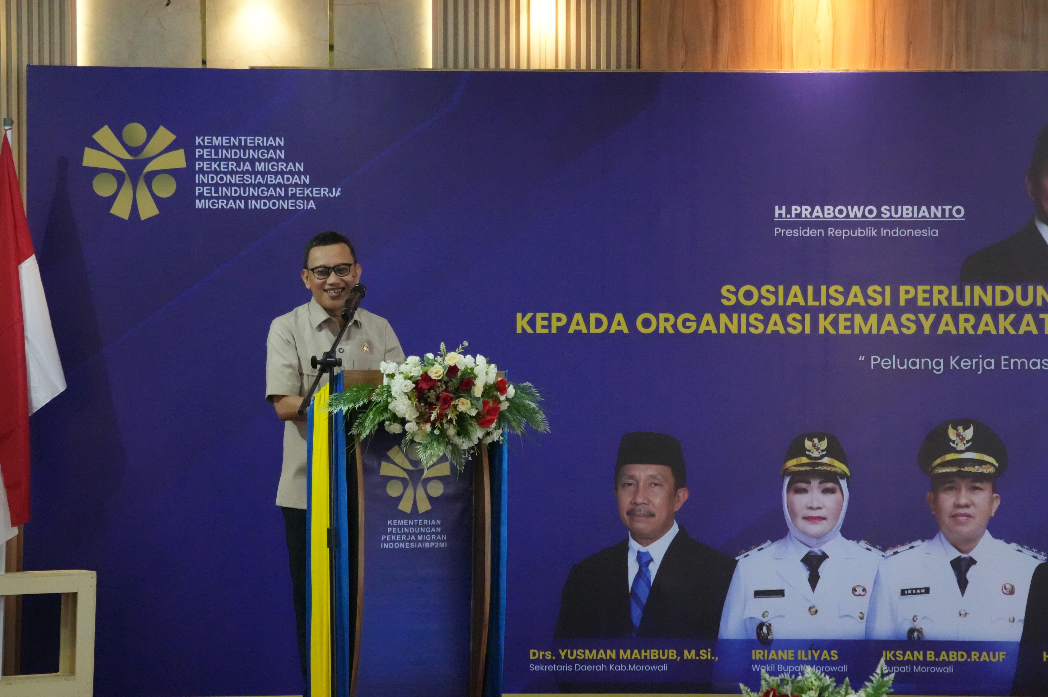 Menteri Karding Dorong Pembentukan Kelas Migran di Sekolah, Siapkan Generasi Siap Kerja ke Luar Negeri Menteri P2MI hadiri kegiatan Sosialisasi Pelindungan Pekerja Migran Indonesia bersama organisasi kemasyarakatan dan pemuda di Kabupaten Morowali. (BeritaNasional/Elvis Sendouw/HO Hms P2MIK)