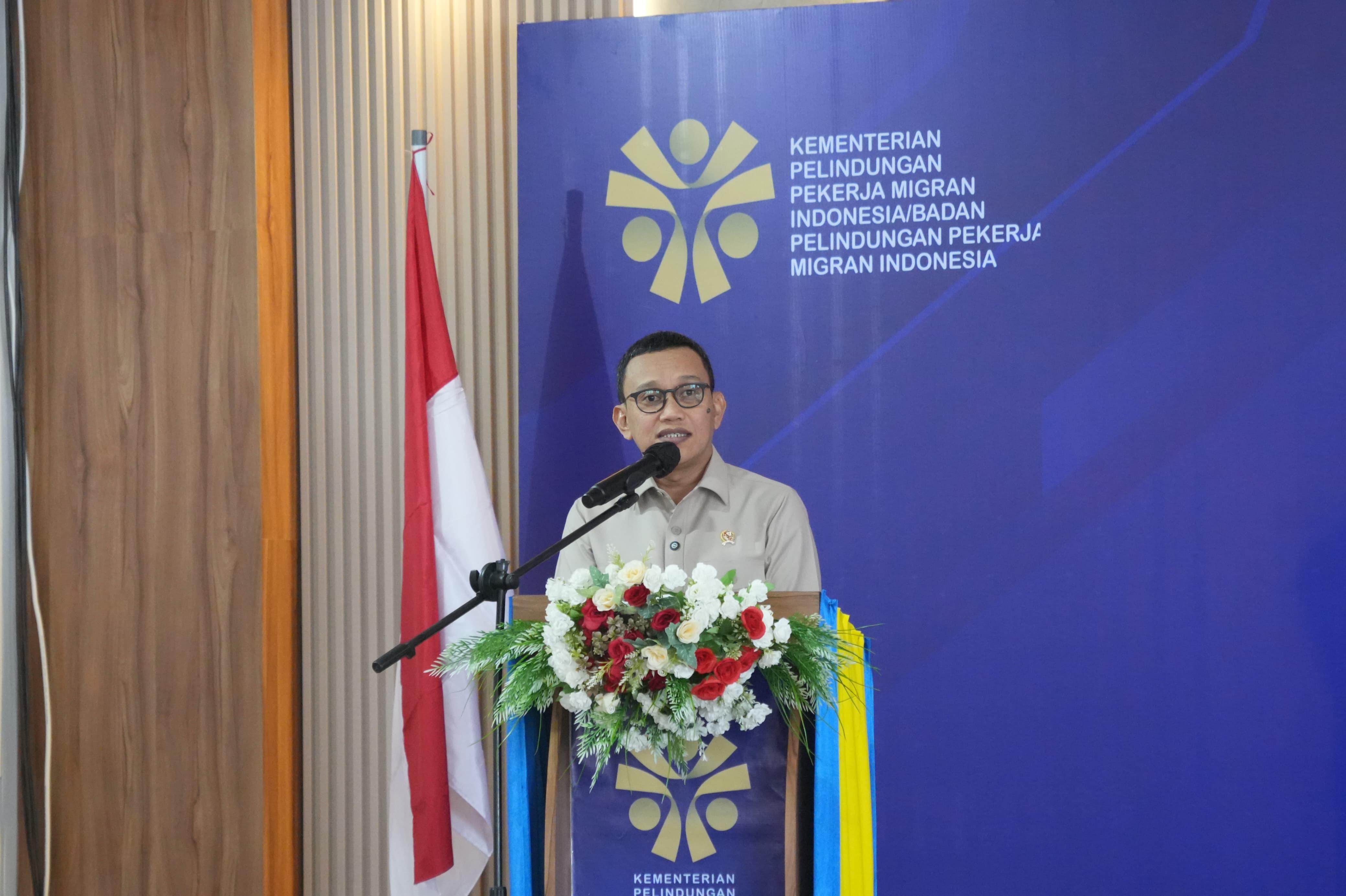 Menteri Karding Dorong Pembentukan Kelas Migran di Sekolah, Siapkan Generasi Siap Kerja ke Luar Negeri Menteri P2MI hadiri kegiatan Sosialisasi Pelindungan Pekerja Migran Indonesia bersama organisasi kemasyarakatan dan pemuda di Kabupaten Morowali. (BeritaNasional/Elvis Sendouw/HO Hms P2MIK)