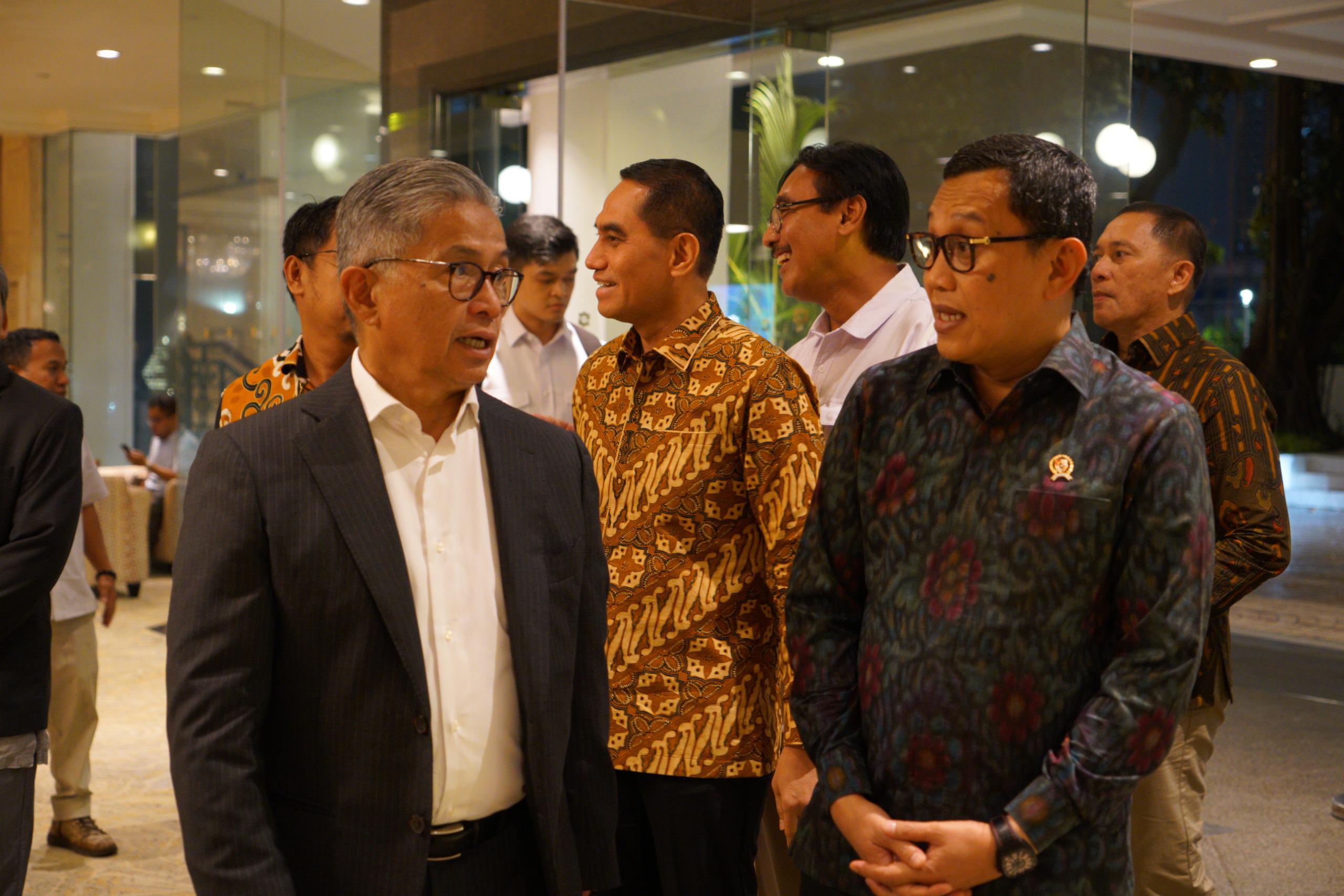 Menteri Karding & Dubes RI Bahas Jalan Baru Pekerja Migran ke Belanda Menteri Pelindungan Pekerja Migran Indonesia (P2MI) Abdul Kadir Karding, menggelar pertemuan dengan Duta Besar Republik Indonesia untuk Kerajaan Belanda. (BeritaNasional/Elvis Sendouw/HO Hms P2MI)