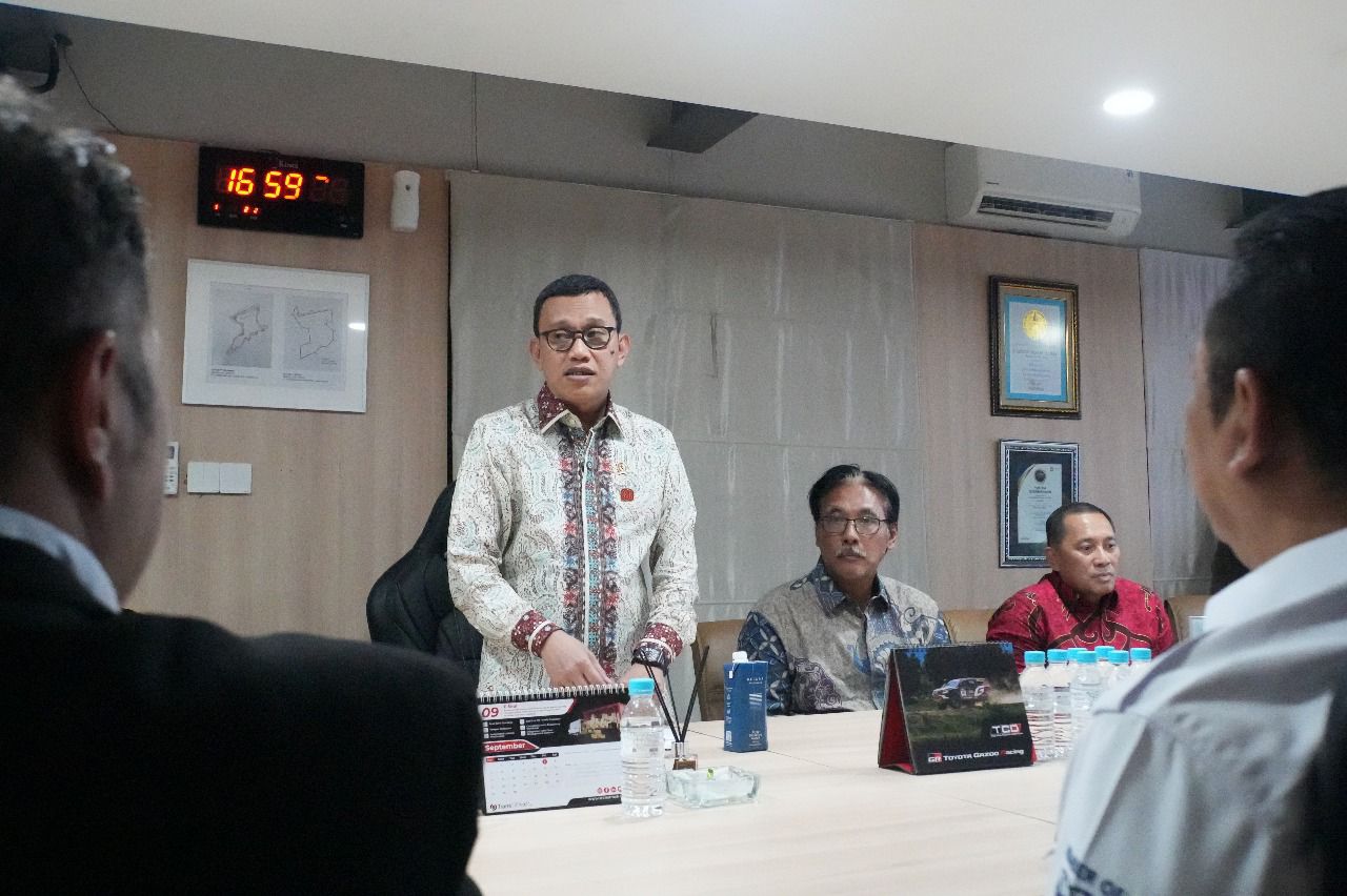 Menteri Karding Gandeng IMI, Siapkan Mekanik dan Driver Indonesia untuk Pasar Kerja Jepang Mementerian Pelindungan Pekerja Migran Indonesia (Kemen P2MI) resmi menjalin kerja sama dengan Ikatan Motor Indonesia (IMI) dan Kamar Dagang Indonesia (KADIN). (BeritaNasional/Elvis Sendouw/HO Hms P2MI)