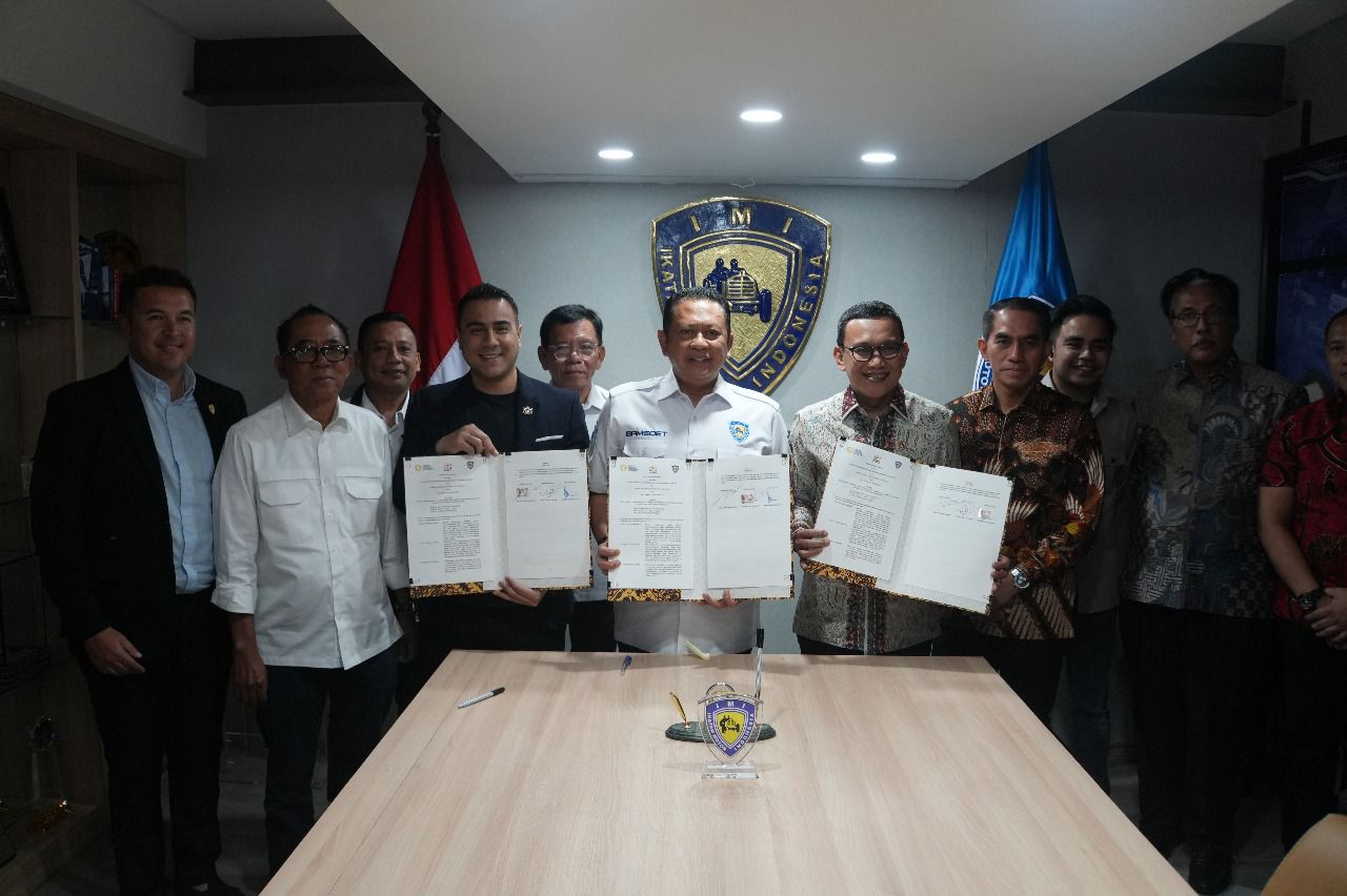 Menteri Karding Gandeng IMI, Siapkan Mekanik dan Driver Indonesia untuk Pasar Kerja Jepang Mementerian Pelindungan Pekerja Migran Indonesia (Kemen P2MI) resmi menjalin kerja sama dengan Ikatan Motor Indonesia (IMI) dan Kamar Dagang Indonesia (KADIN). (BeritaNasional/Elvis Sendouw/HO Hms P2MI)