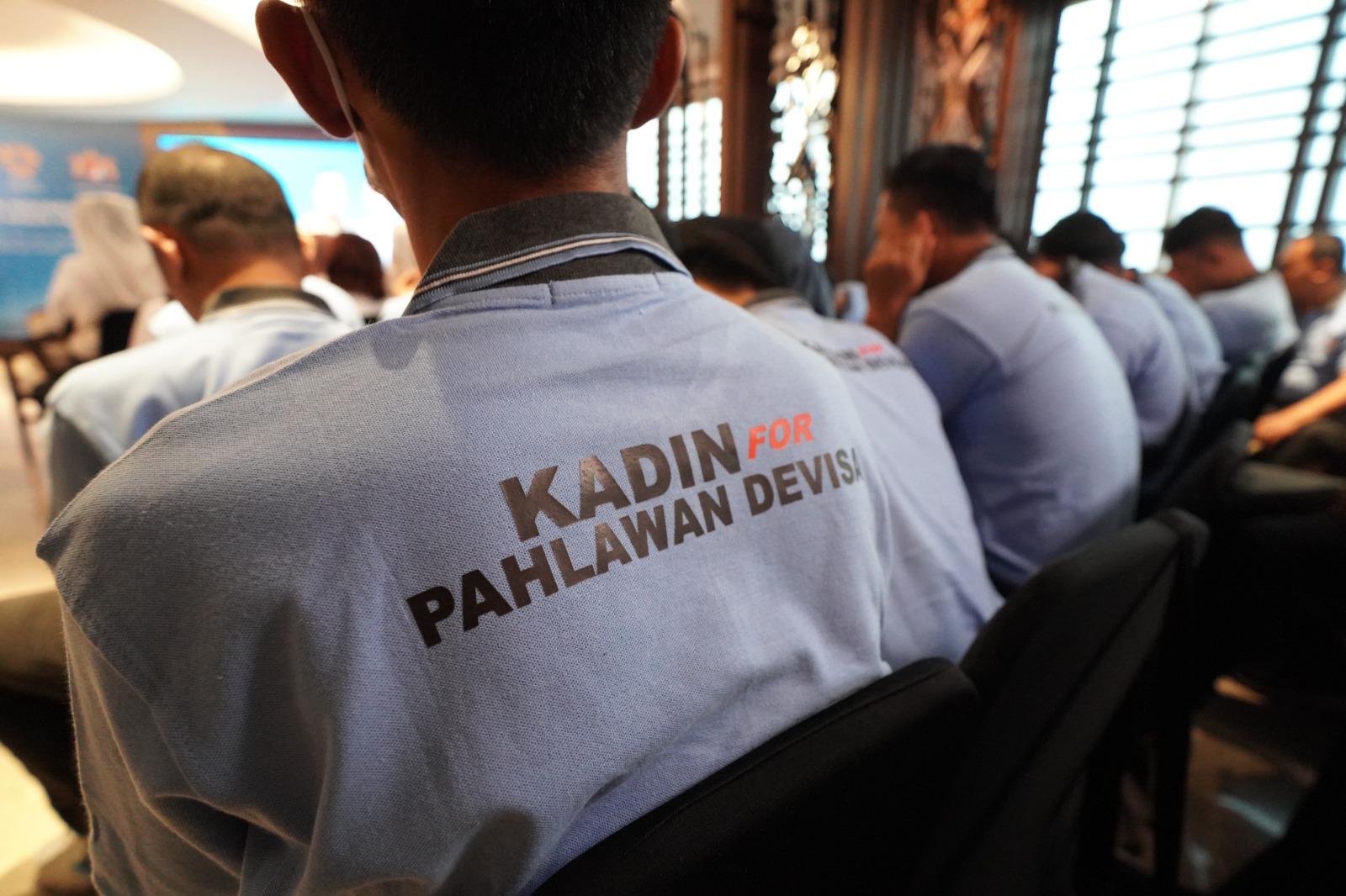 Menteri Karding Hadiri Pelepasan 112 Calon Pekerja Migran Sektor Formal Binaan Kadin Berangkat ke Beberapa Negara 112 Calon Pekerja Migran Binaan Kadin Berangkat ke Eropa dan Asia, Bukti Negara Memastikan Terlatih dan Terlindungi. (BeritaNasional/Elvis endouw/HO Hms P2MI)