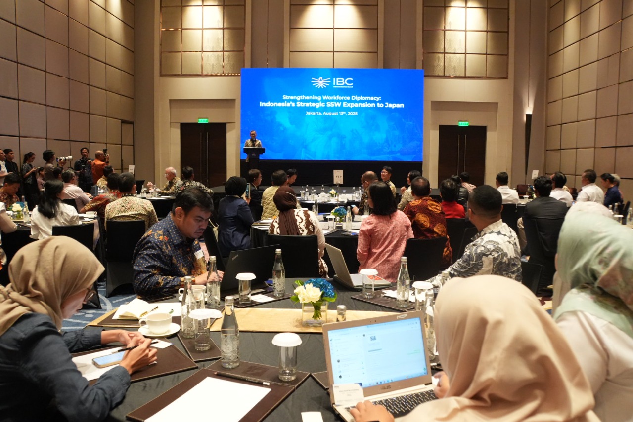 Menteri P2MI Abdul Kadir Karding saat menghadiri acara yang diselenggarakan Indonesia Business Council dengan tajuk “Strengthening Workforce Diplomacy: Indonesia Strategic SSW Expansion to Japan”  (BeritaNasional/Elvis Sendouw/HO Hms P2MI)