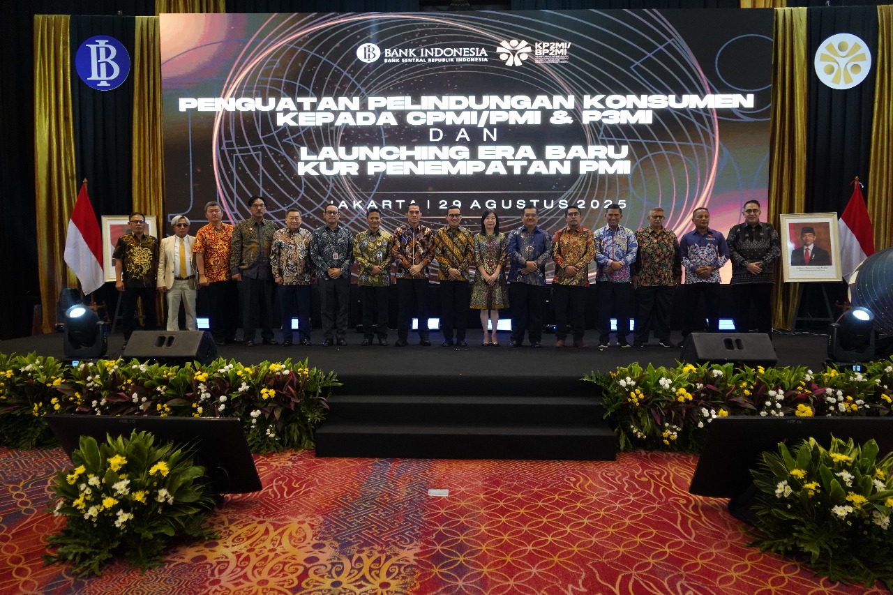 Menteri Pelindungan Pekerja Migran Indonesia (P2MI) Abdul Kadir Karding meluncurkan program Kredit Usaha Rakyat (KUR).(BeritaNasional/Elvis Sendouw/HO P2MI)