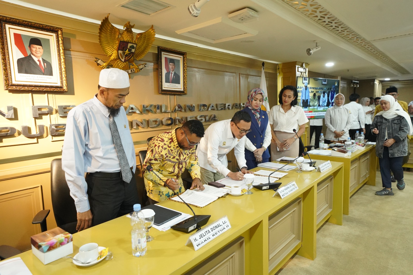 Rapat kerja Komite III bersama Menteri Pelindungan Pekerja Migran Indonesia. (BeritaNasional/Elvis Sendouw)