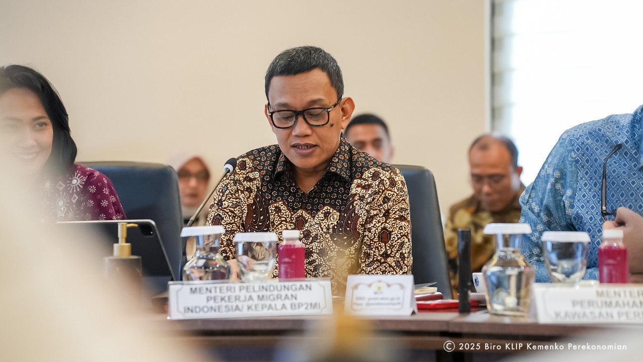 Rapat Menteri Koordinator (Menko) Bidang Perekonomian Airlangga Hartarto dengan sejumlah Menteri di kantor Kemenko Perekonomian(BeritaNasional/Elvis Sendouw/HO Hms P2MI)