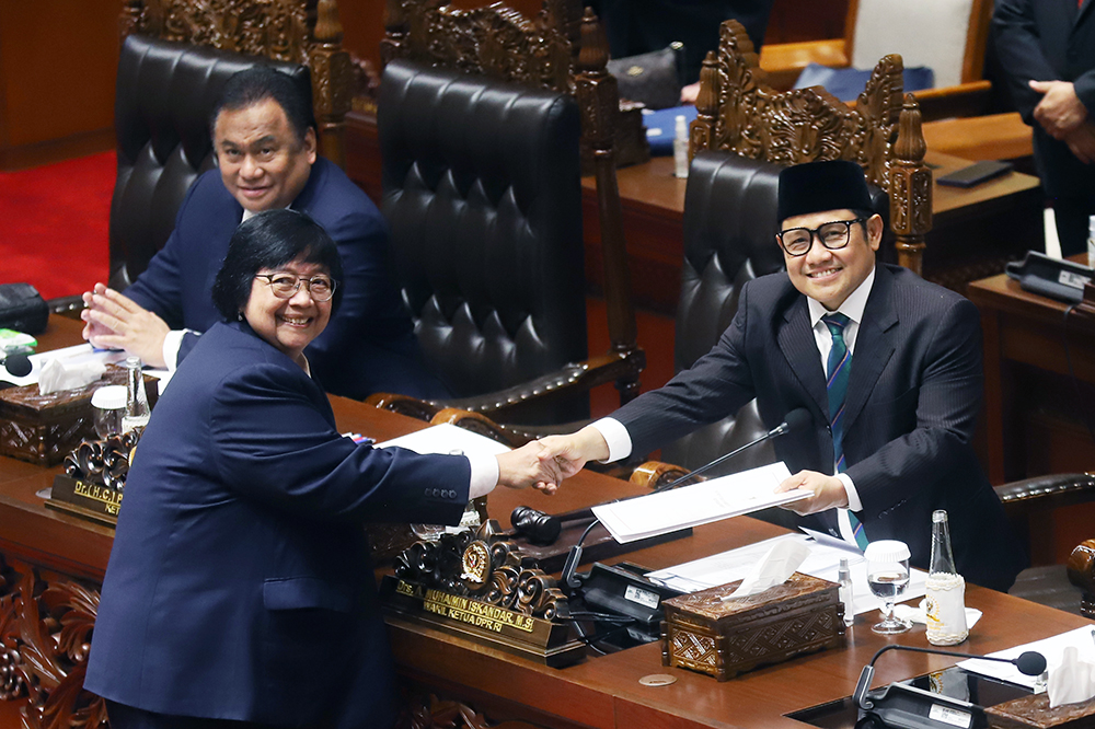 Menteri Lingkungan Hidup dan Kehutanan (LHK) Siti Nurbaya Bakar sampaikan  keterangan pemerintah terhadap RUU  Konservasi Sumber Daya Alam Hayati dan Ekosistemnya, (BeritaNasional/Elvis Sendouw)