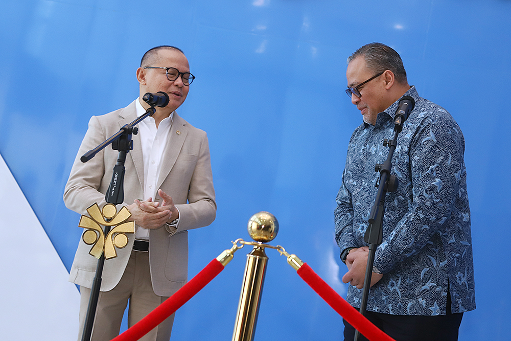 Menteri Pelindungan Pekerja Migran Indonesia  Mukhtarudin, menerima kunjungan kehormatan Duta Besar Luar Biasa dan Berkuasa Penuh (LBBP) RI untuk Malaysia, Dato Moh Iman Hascarya. (BeritaNasional/Elvis Sendouw)