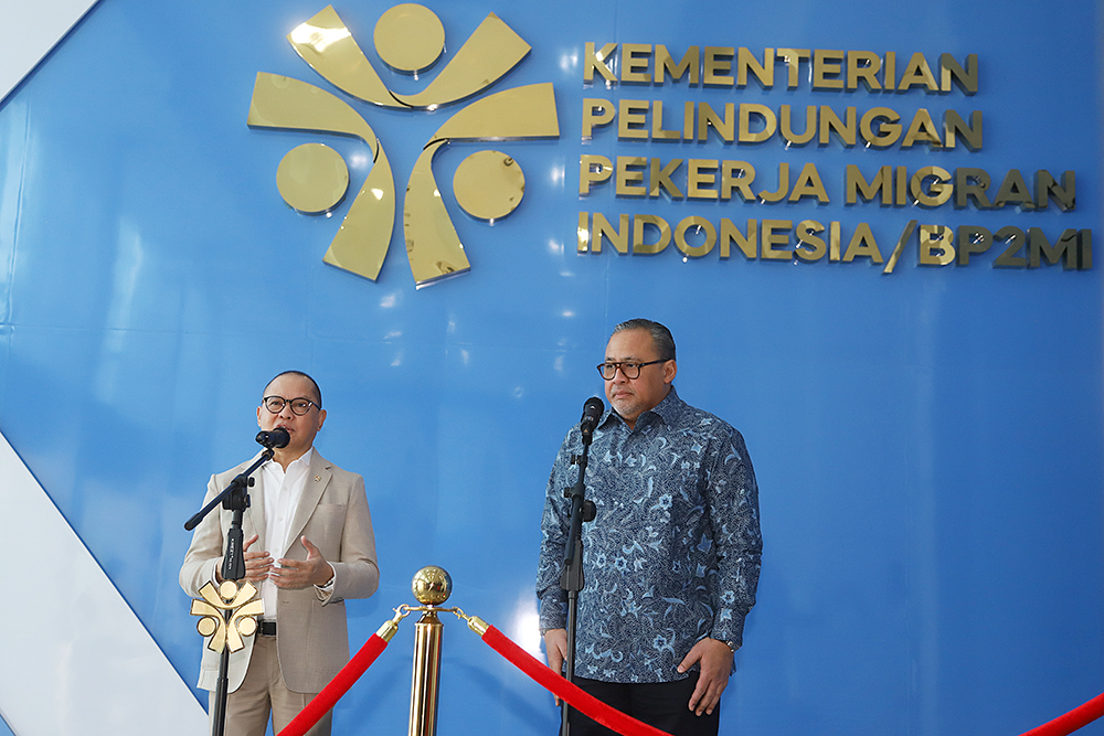 Menteri Pelindungan Pekerja Migran Indonesia  Mukhtarudin, menerima kunjungan kehormatan Duta Besar Luar Biasa dan Berkuasa Penuh (LBBP) RI untuk Malaysia, Dato Moh Iman Hascarya. (BeritaNasional/Elvis Sendouw)