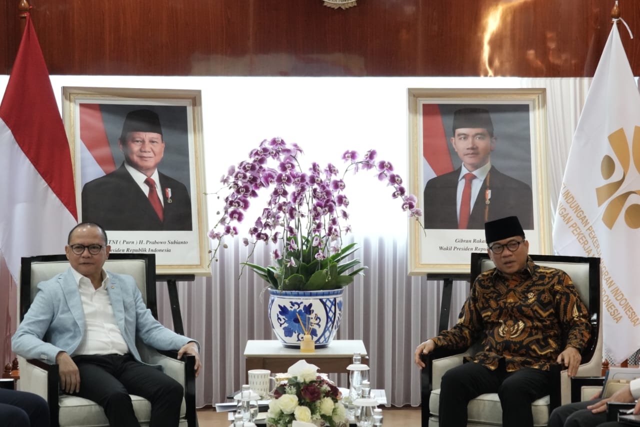 Menteri Pelindungan Pekerja Migran Indonesia (P2MI) Mukhtarudin menerima audiensi dari Menteri Desa, Pembangunan Daerah Tertinggal, dan Transmigrasi (Kemendes PDTT) Yandri Susanto  (BeritaNasional/Elvis/HO P2MI)