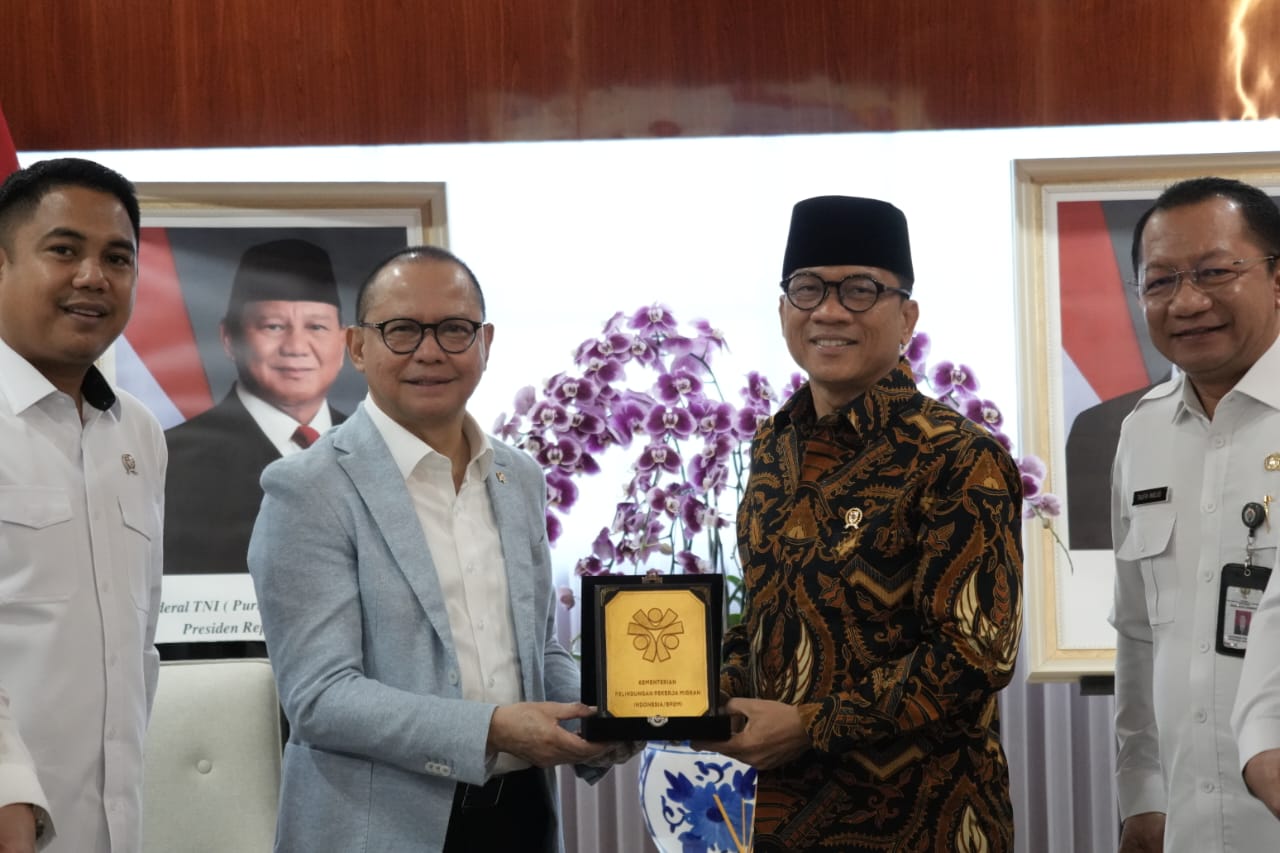 Menteri Pelindungan Pekerja Migran Indonesia (P2MI) Mukhtarudin menerima audiensi dari Menteri Desa, Pembangunan Daerah Tertinggal, dan Transmigrasi (Kemendes PDTT) Yandri Susanto  (BeritaNasional/Elvis/HO P2MI)