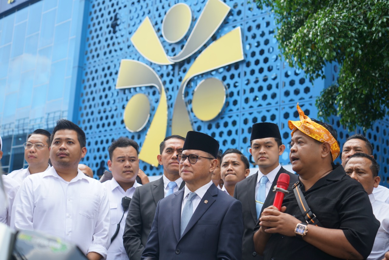 Menteri P2MI terima audiensi perwakilan demonstran yang menggelar aksi unjuk rasa di depan kantor KemenP2MI. (BeritaNasional/Elvis Sendouw/HO P2MI)