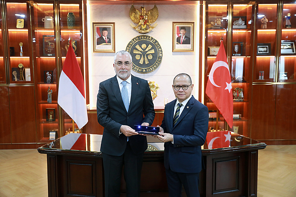 Menteri P2MI terima kunjungan Menteri Tenaga Kerja dan Jaminan Sosial Republik Turki. (BeritaNasional/Elvis/HO P2MI)