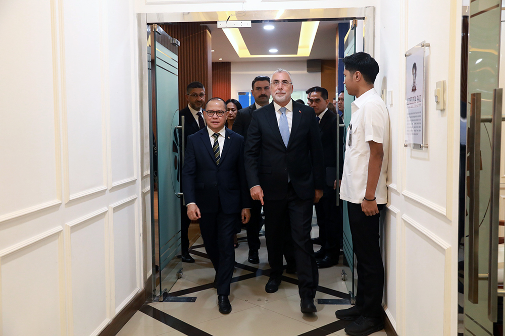 Menteri P2MI terima kunjungan Menteri Tenaga Kerja dan Jaminan Sosial Republik Turki. (BeritaNasional/Elvis/HO P2MI)