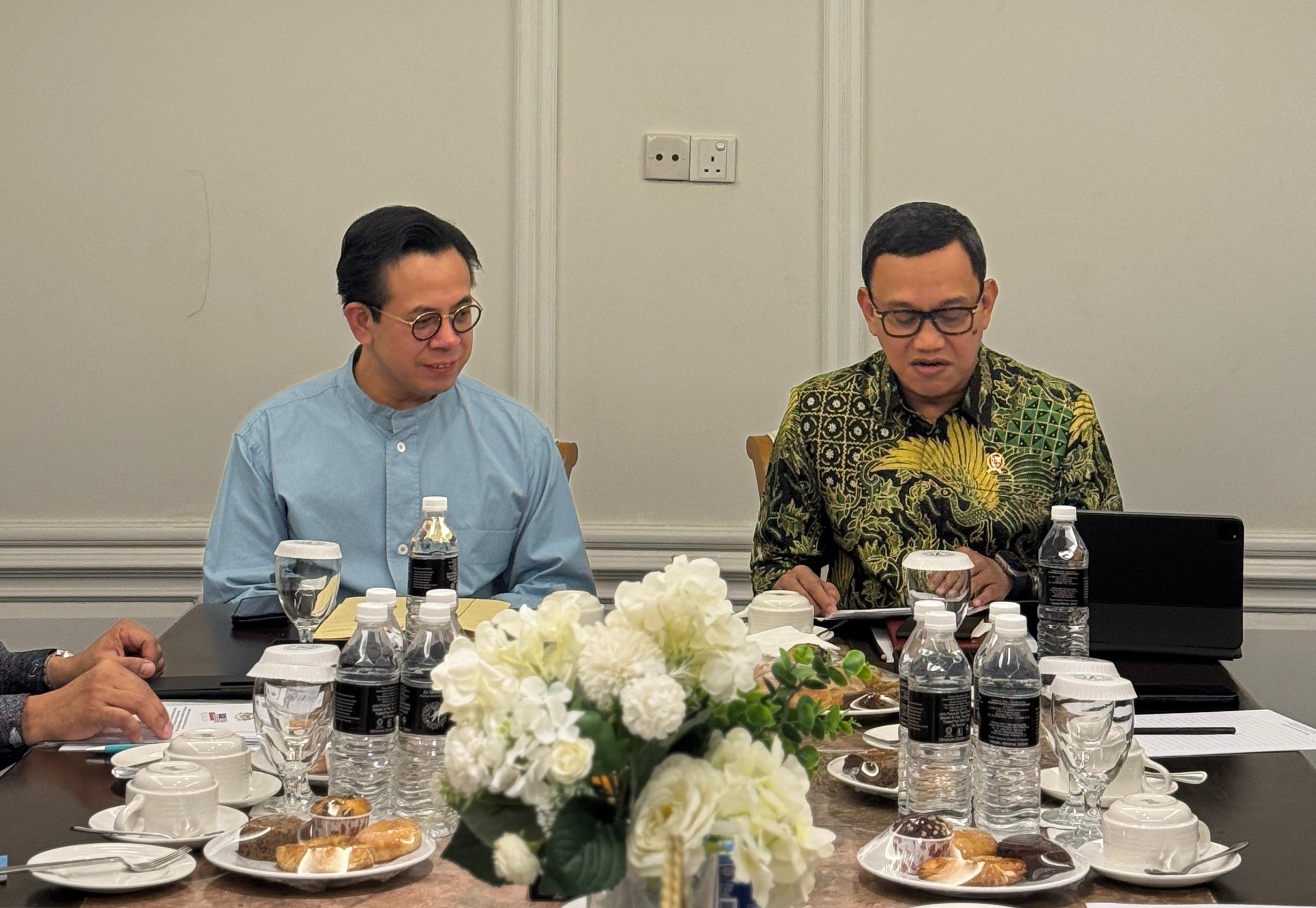 Menteri P2MI Beberkan Persoalan Mendesak PMI Saat Bertemu Menteri SDM Malaysia, Tolong Diperhatikan! Kunjungan bilateral Menteri P2MI Abdul Kadir Karding ke Singapura. (BeritaNasional/Elvis Sendouw/HO P2MI)