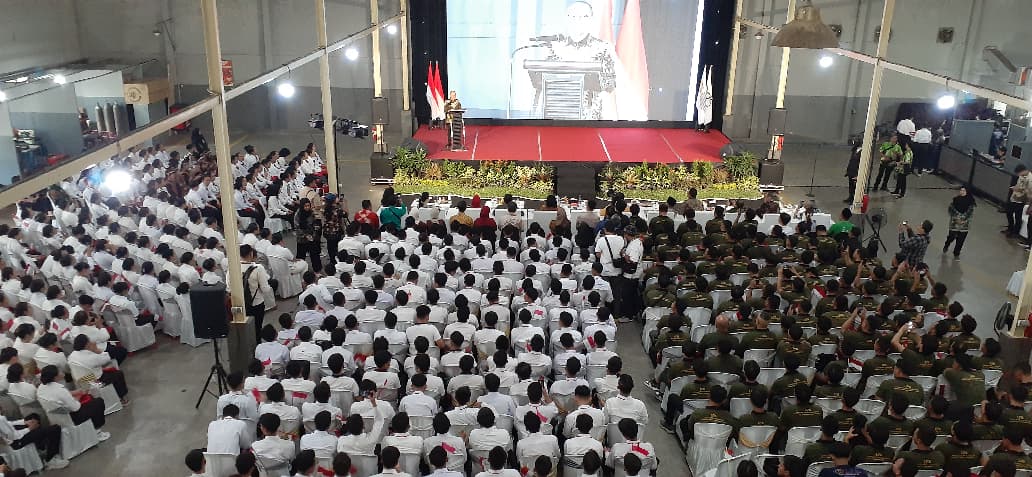 Menteri P2MI Lepas 600 Calon Pekerja Migran ke Asia Menteri Pelindungan Pekerja Migran Indonesia (P2MI) Mukhtarudin melepas 600 calon pekerja migran Indonesia (CPMI). (BeritaNasional/Elvis Sendouw/HO P2MI)