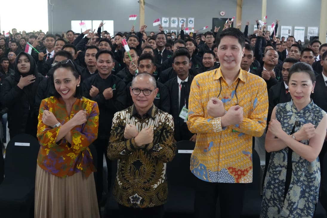 Menteri P2MI Lepas 600 Calon Pekerja Migran ke Asia Menteri Pelindungan Pekerja Migran Indonesia (P2MI) Mukhtarudin melepas 600 calon pekerja migran Indonesia (CPMI). (BeritaNasional/Elvis Sendouw/HO P2MI)