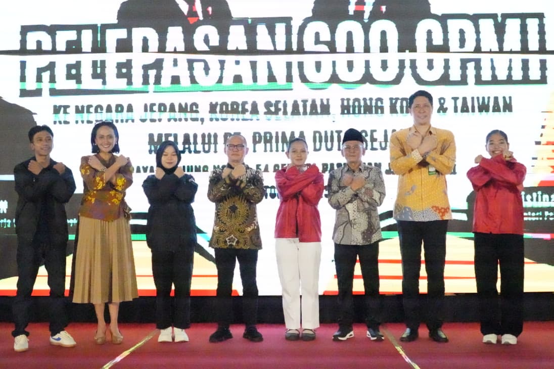 Menteri P2MI Lepas 600 Calon Pekerja Migran ke Asia Menteri Pelindungan Pekerja Migran Indonesia (P2MI) Mukhtarudin melepas 600 calon pekerja migran Indonesia (CPMI). (BeritaNasional/Elvis Sendouw/HO P2MI)