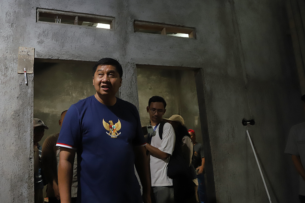 Menteri Perumahan dan Kawasan Permukiman (PKP), Maruarar Sirait, meninjau langsung renovasi RTLH di Menteng. (BeritaNasional/Elvis Sendouw)