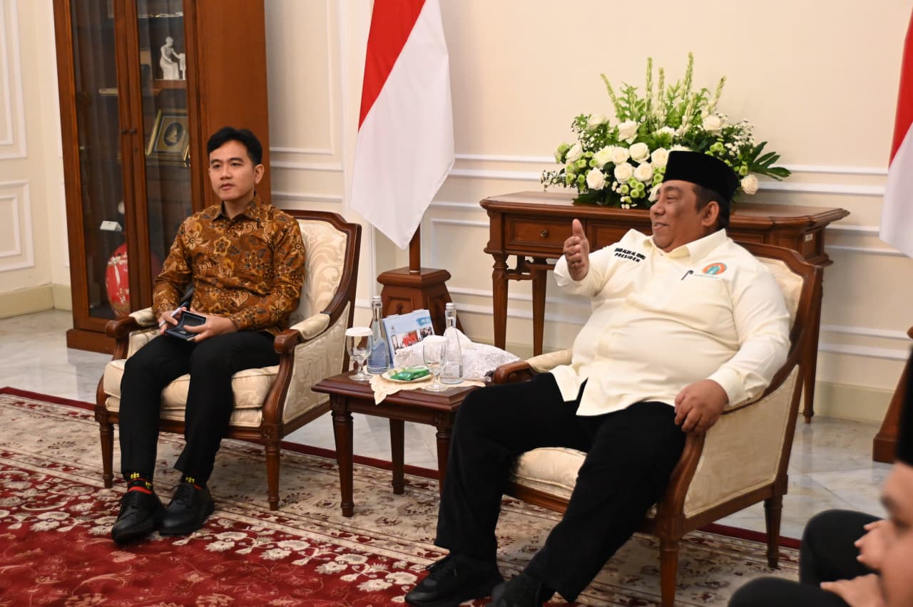 Wapres Gibran Rakabuming menerima pengurus Pemuda Masjid Dunia (PMD) di Istana Wakil Presiden, Jakarta. v(BeritaNasional/Elvis/HO Setwapres)