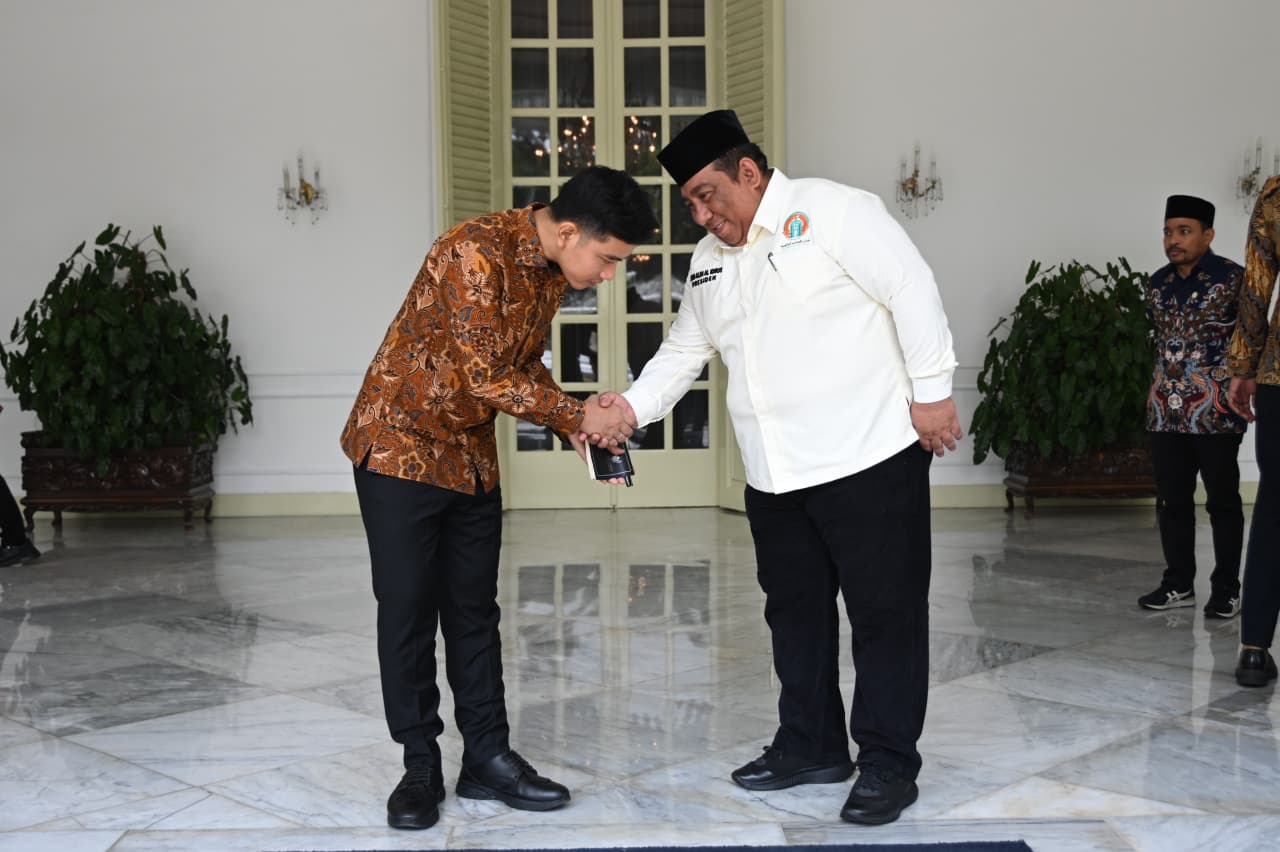 Wapres Gibran Rakabuming menerima pengurus Pemuda Masjid Dunia (PMD) di Istana Wakil Presiden, Jakarta. v(BeritaNasional/Elvis/HO Setwapres)
