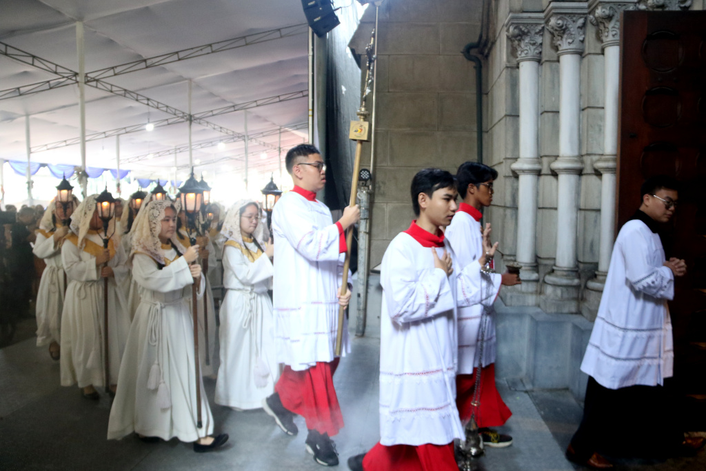 Uskup Agung Jakarta Kardinal Ignatius Suharyo memberikan pesan saat melaksanakan Misa Pontifikal Natal di Gereja Katedral, Jakarta, Kamis (25/12/2025). (Beritanasional.com/Oke Atmaja)
