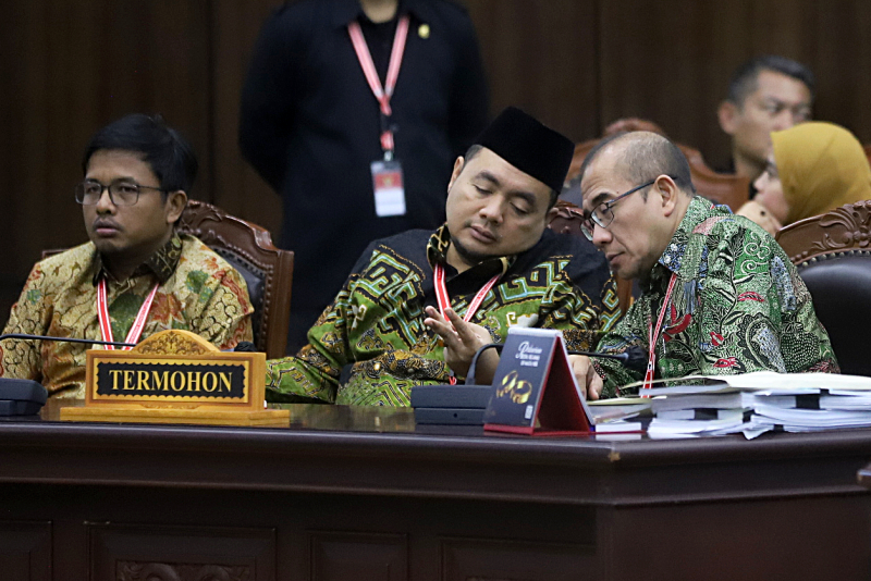 Mahkamah Konstitusi (MK) tolak gugatan paslon 01 dan paslon 02. (BeritaNasional/Elvis Sendouw)