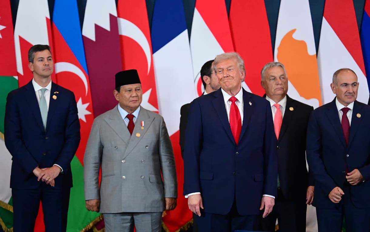 Momen Jabat Tangan Presiden Trump kepada Presiden Prabowo Presiden Prabowo Subianto bersalaman dengan Presiden Amerika Serikat (AS) Donald Trump saat menghadiri Konferensi Tingkat Tinggi (KTT) Perdamaian Gaza di Sharm El-Sheikh, Mesir, Senin (13/10/2025). (Biropers)