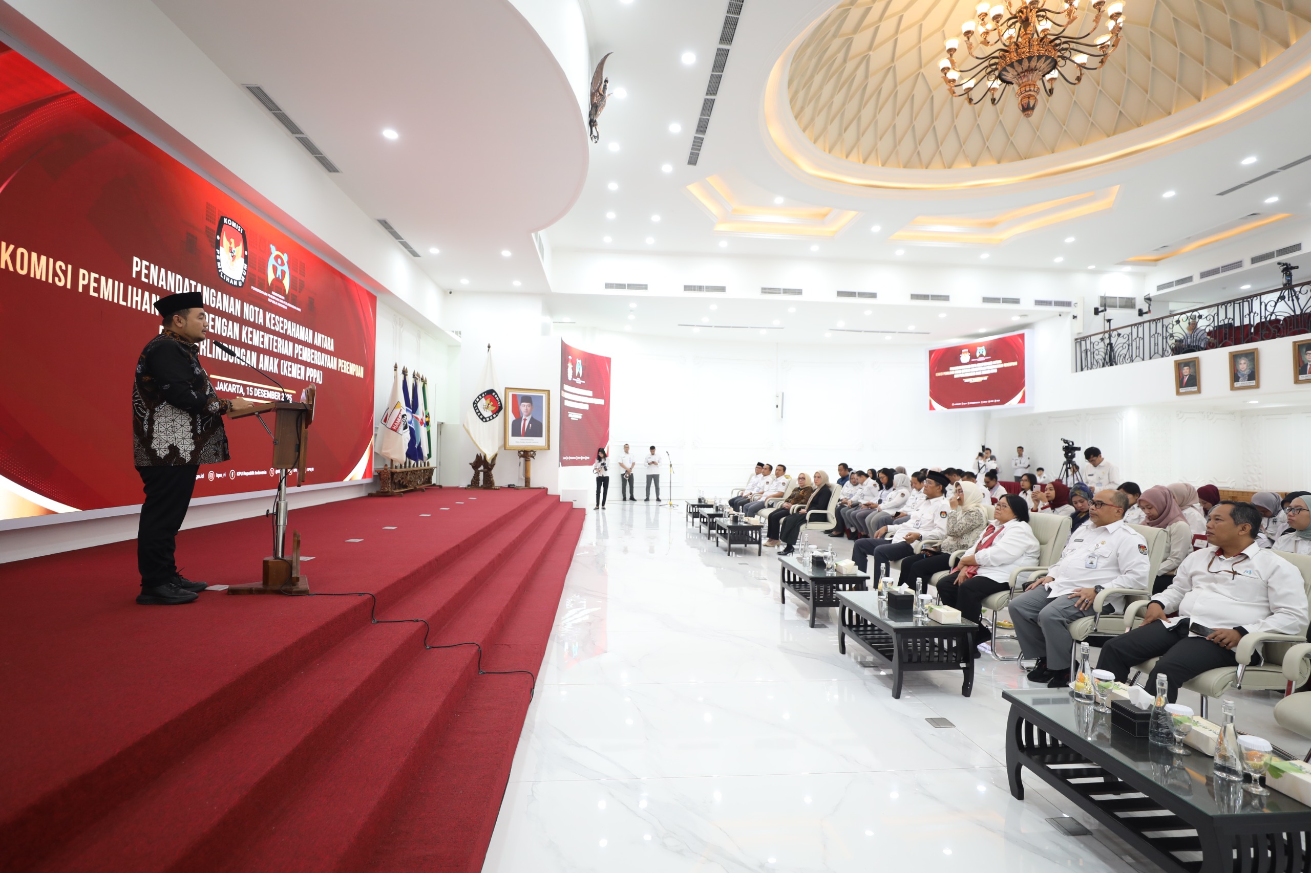 Penandatanganan Nota Kesepahaman antara KPU dengan KemenPPPA di Ruang Sidang Utama KPU. (BeritaNasional/Elvis Sendouw)