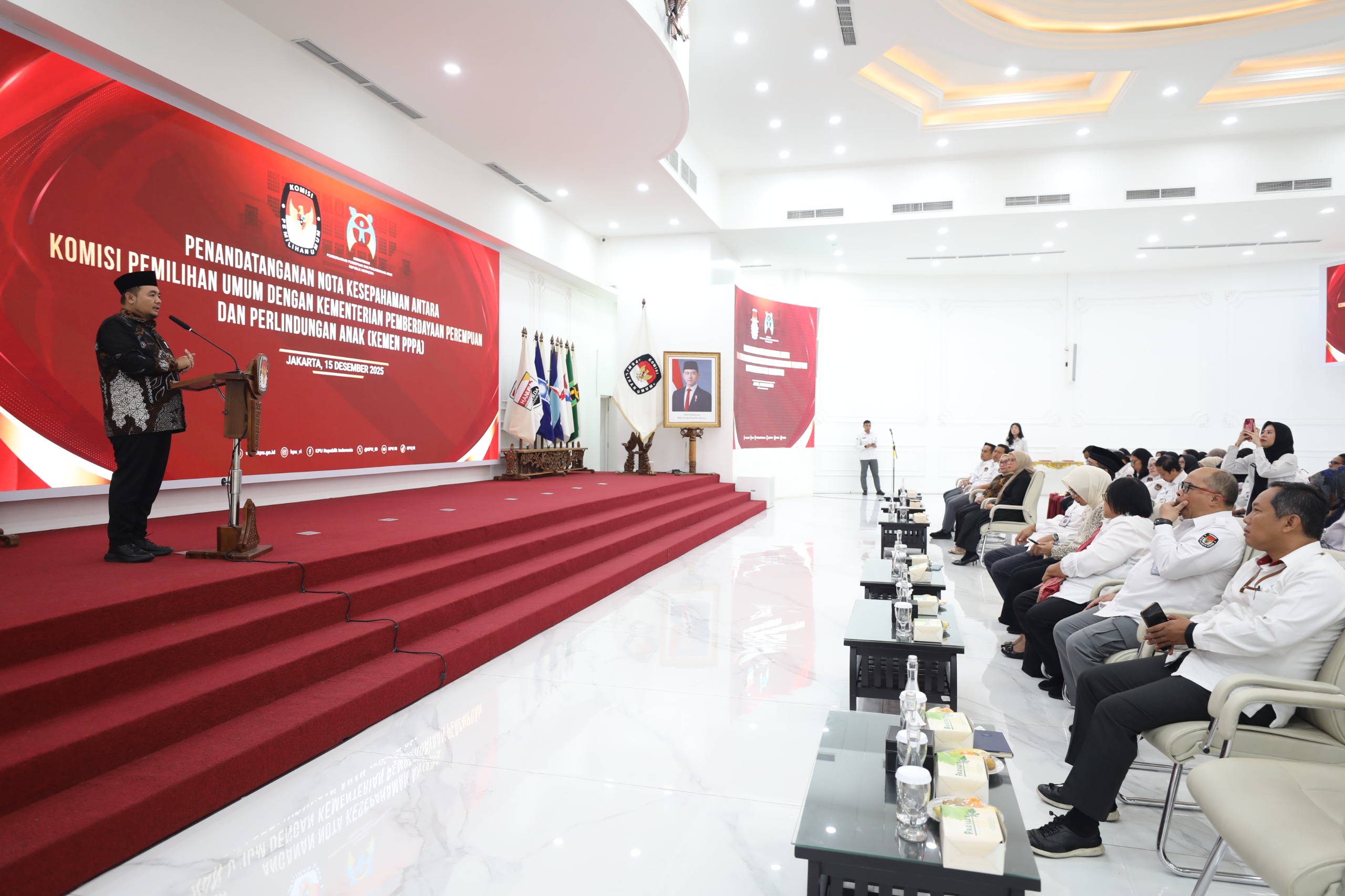 Penandatanganan Nota Kesepahaman antara KPU dengan KemenPPPA di Ruang Sidang Utama KPU. (BeritaNasional/Elvis Sendouw)