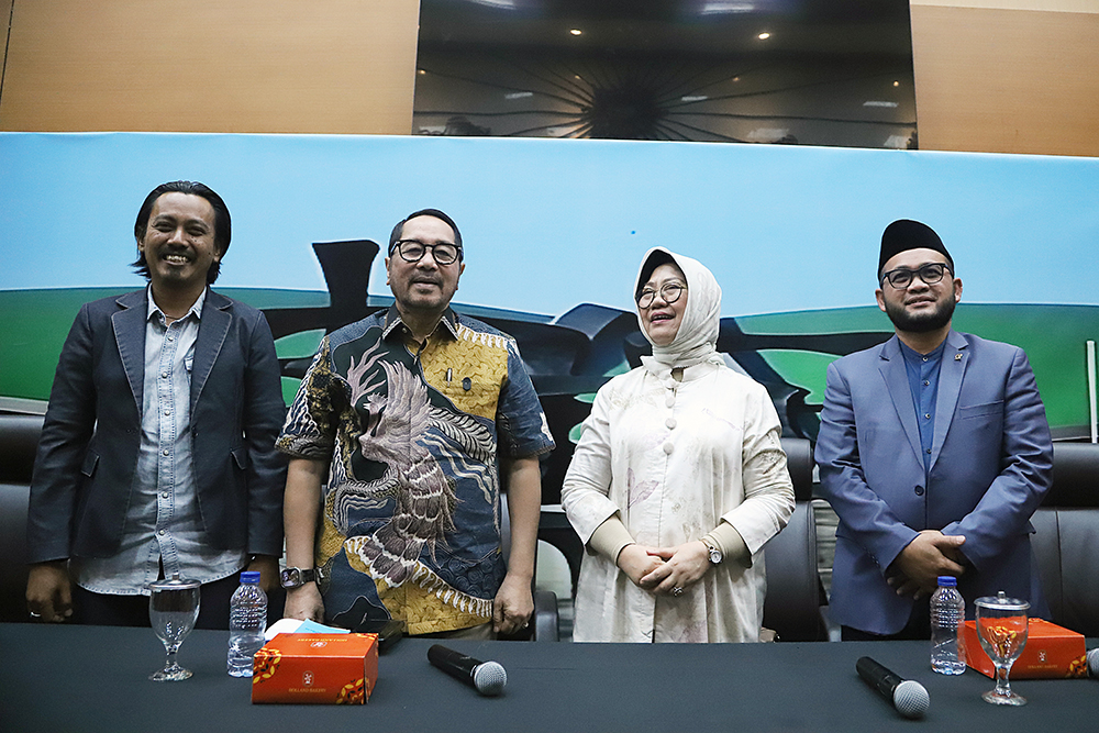 MPR Bersama KWP Gelar Diskusi Bahas Optimalisasi Desentralisasi dan Otonomi Daerah MPR gelar Diskusi Konstitusi dan Demokrasi Indonesia dengan tema “Hubungan Pusat dan Daerah (Optimalisasi Desentralisasi dan Otonomi Daerah)”. (BeritaNasional/Elvis Sendouw)