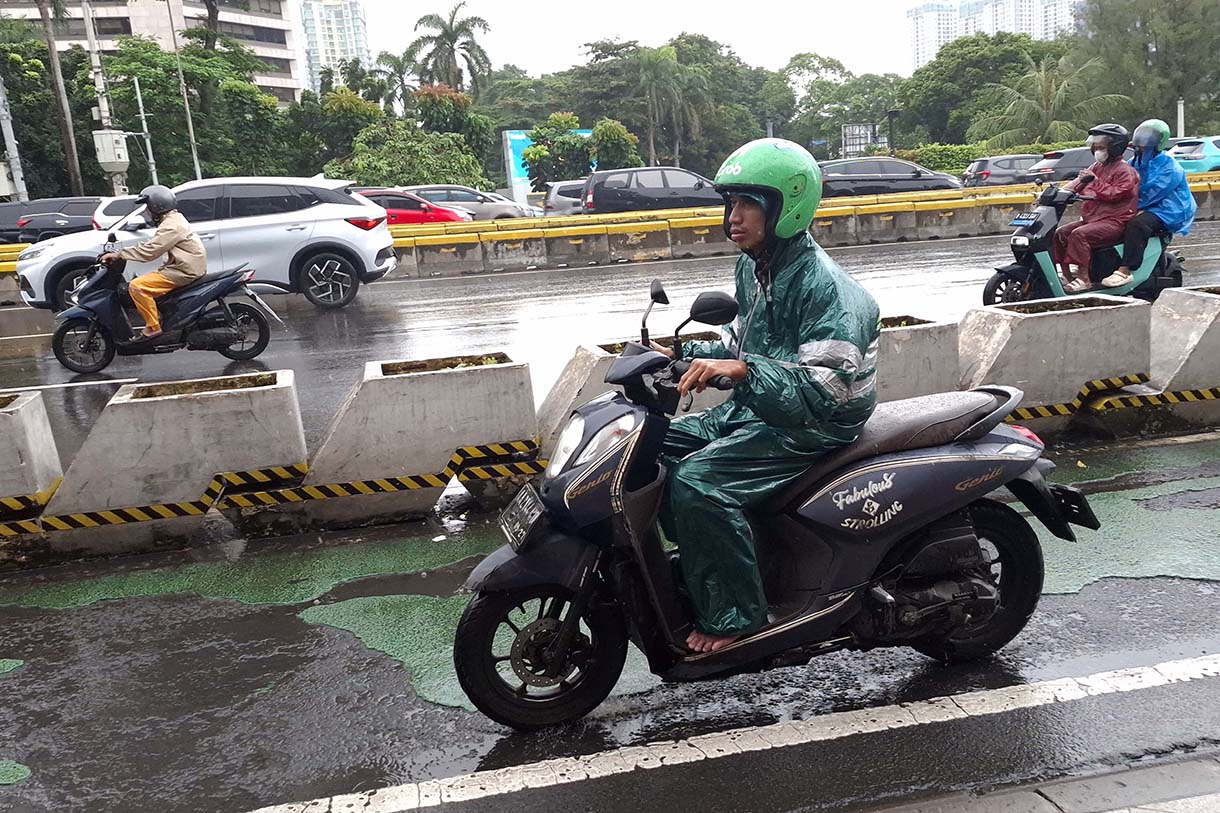 Hujan mengguyur wilayah Jakarta. (Beritanasional.com/Oke Atmaja)