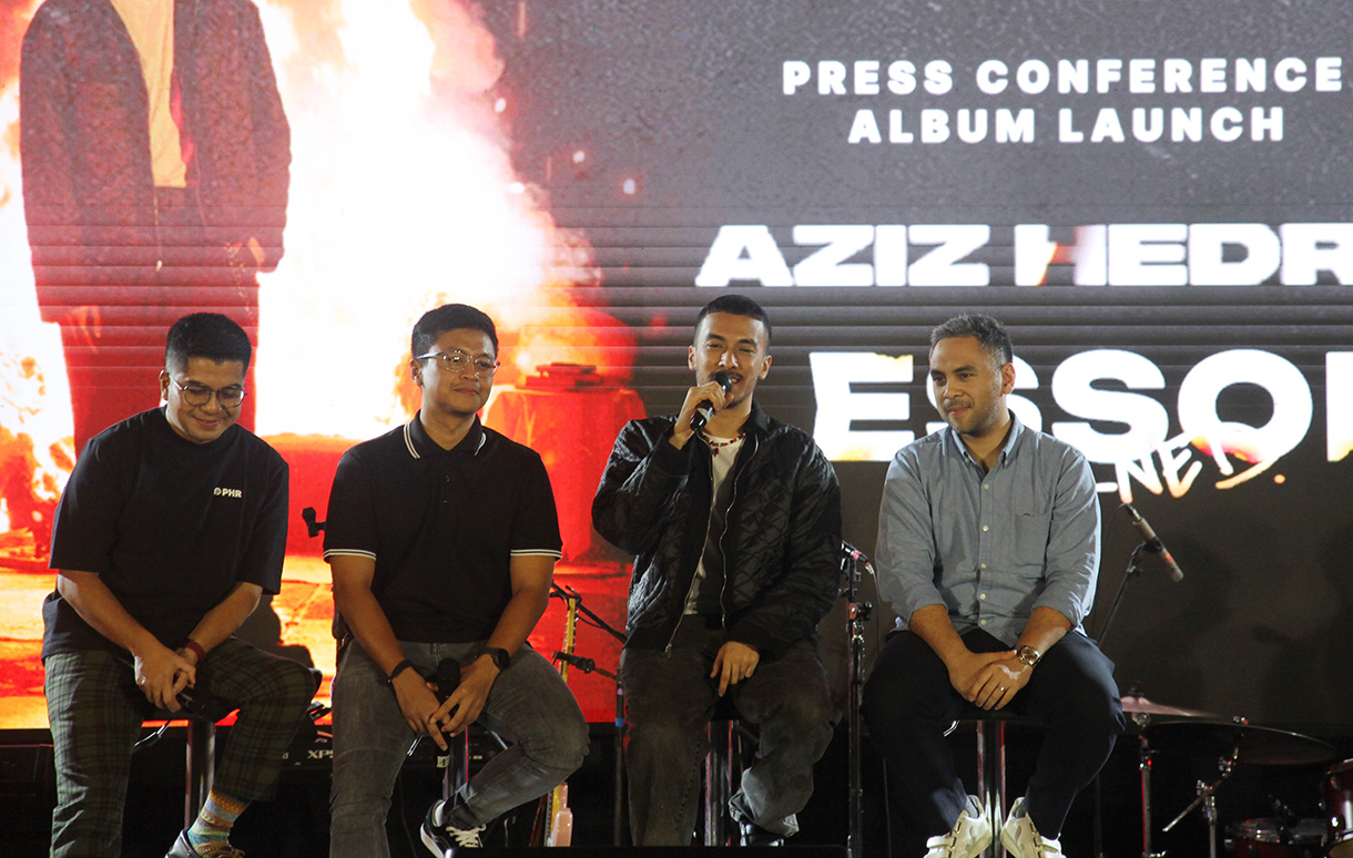 Musisi Aziz Hendra berpose saat peluncuran album perdana bertajuk 'Lesson Learned' di The Warehouse Plaza Indonesia, Jakarta, Jum'at (9/8/2024).(BeritaNasional.com/Oke Atmaja)