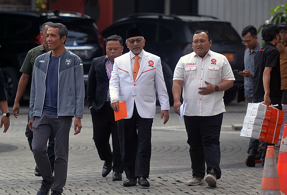 Presiden PKS Ahmad Syaikhu menyampaikan keterangan pers tentang musyawarah Majelis Syuro PKS di Kantor DPP PKS, Jakarta, Sabtu (10/8/2024). (BeritaNasional/Elvis Sendouw)