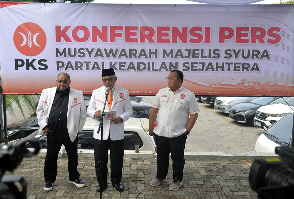 Presiden PKS Ahmad Syaikhu menyampaikan keterangan pers tentang musyawarah Majelis Syuro PKS di Kantor DPP PKS, Jakarta, Sabtu (10/8/2024). (BeritaNasional/Elvis Sendouw)