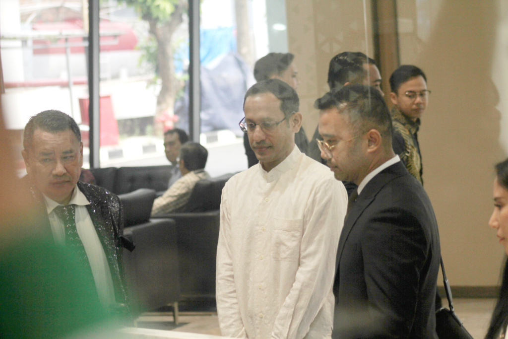 Nadiem Makarim diperiksa Kejagung Mantan Menteri Pendidikan, Kebudayaan, Riset, dan Teknologi (Mendikbudristek) 2019-2024 Nadiem Makarim tiba untuk memenuhi panggilan pemeriksaan di Jampidsus, Kejaksaan Agung, Jakarta Selatan, Selasa (15/7/2025). (Beritnasional.com/Oke Atmaja)