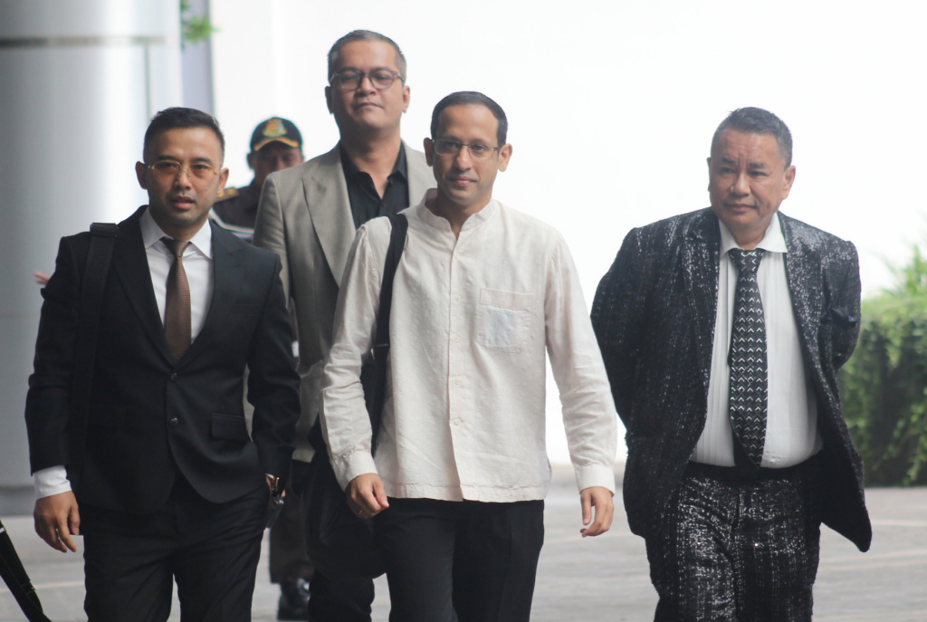 Nadiem Makarim diperiksa Kejagung Mantan Menteri Pendidikan, Kebudayaan, Riset, dan Teknologi (Mendikbudristek) 2019-2024 Nadiem Makarim tiba untuk memenuhi panggilan pemeriksaan di Jampidsus, Kejaksaan Agung, Jakarta Selatan, Selasa (15/7/2025). (Beritnasional.com/Oke Atmaja)