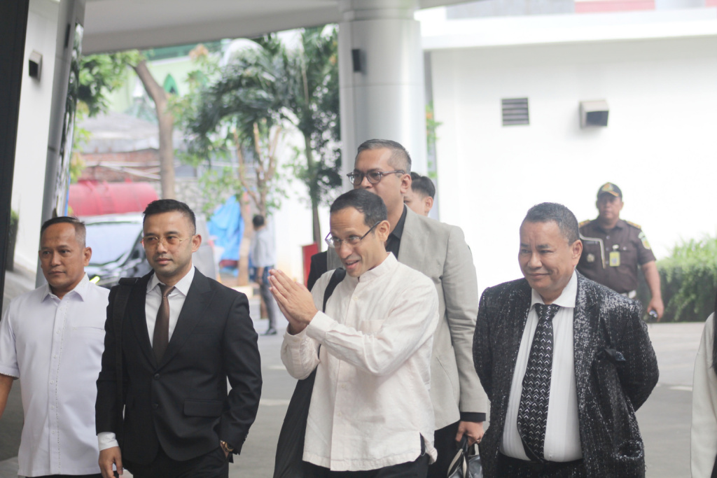Nadiem Makarim diperiksa Kejagung Mantan Menteri Pendidikan, Kebudayaan, Riset, dan Teknologi (Mendikbudristek) 2019-2024 Nadiem Makarim tiba untuk memenuhi panggilan pemeriksaan di Jampidsus, Kejaksaan Agung, Jakarta Selatan, Selasa (15/7/2025). (Beritnasional.com/Oke Atmaja)